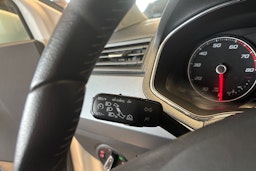 Valkoinen SEAT Arona 2018 kuva 21.