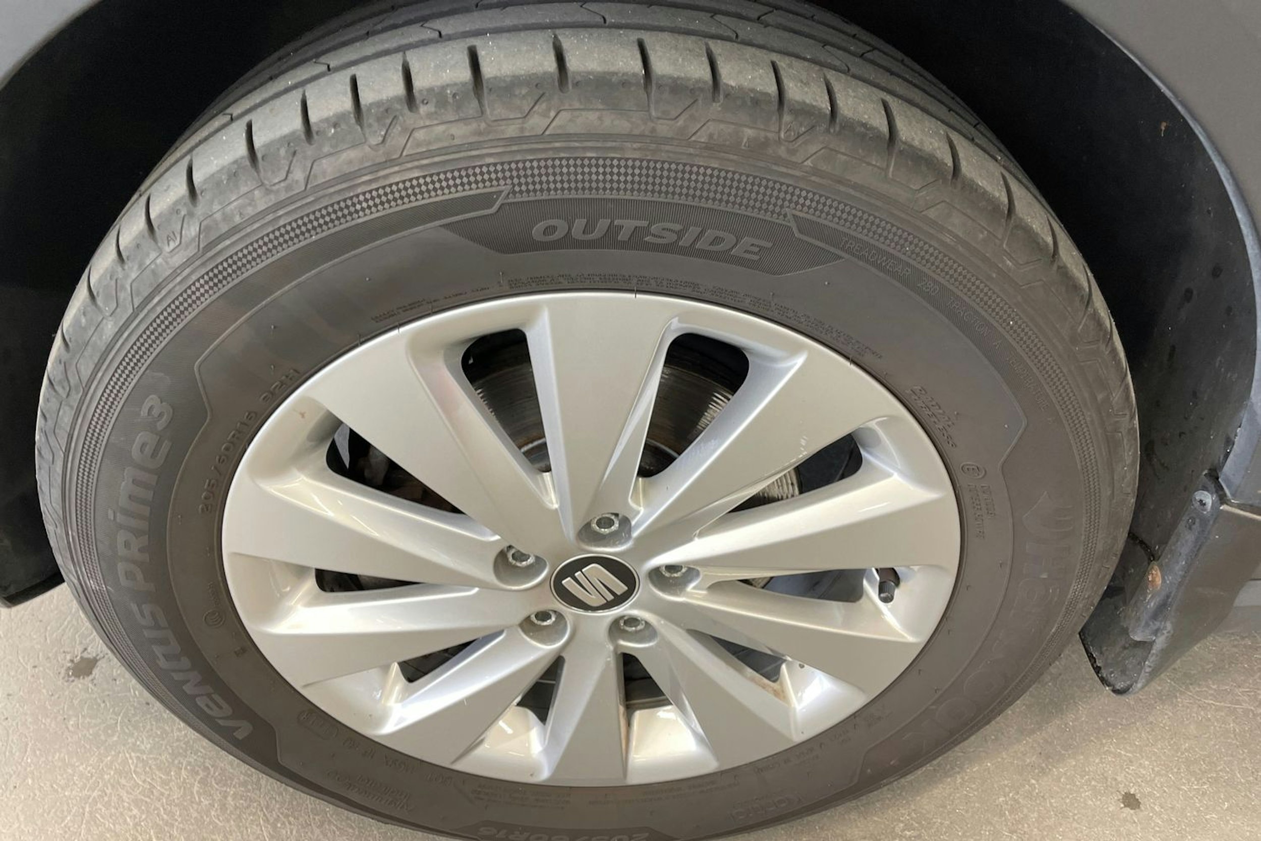 Punainen SEAT Arona 2018 kuva 11.