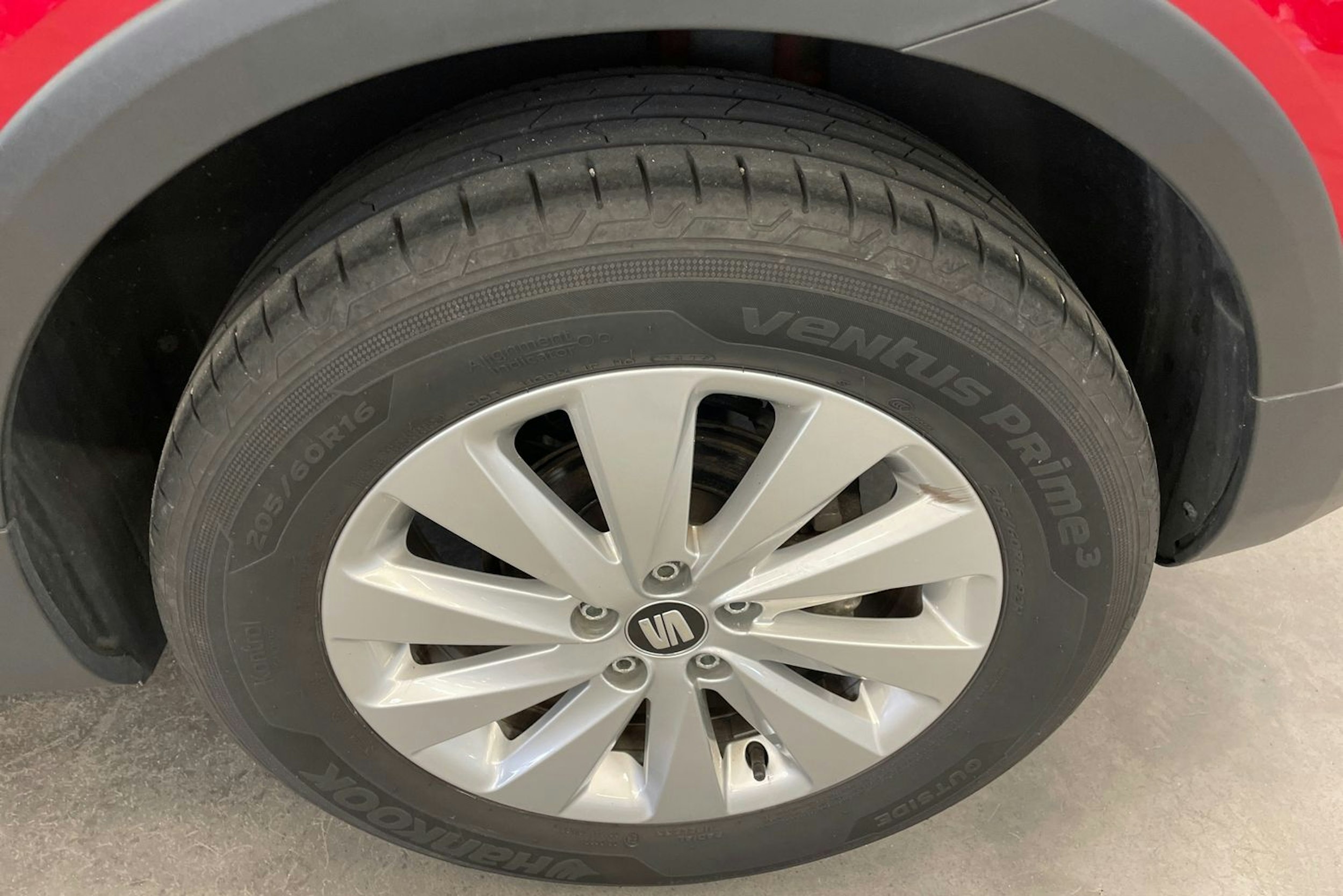 Punainen SEAT Arona 2018 kuva 13.