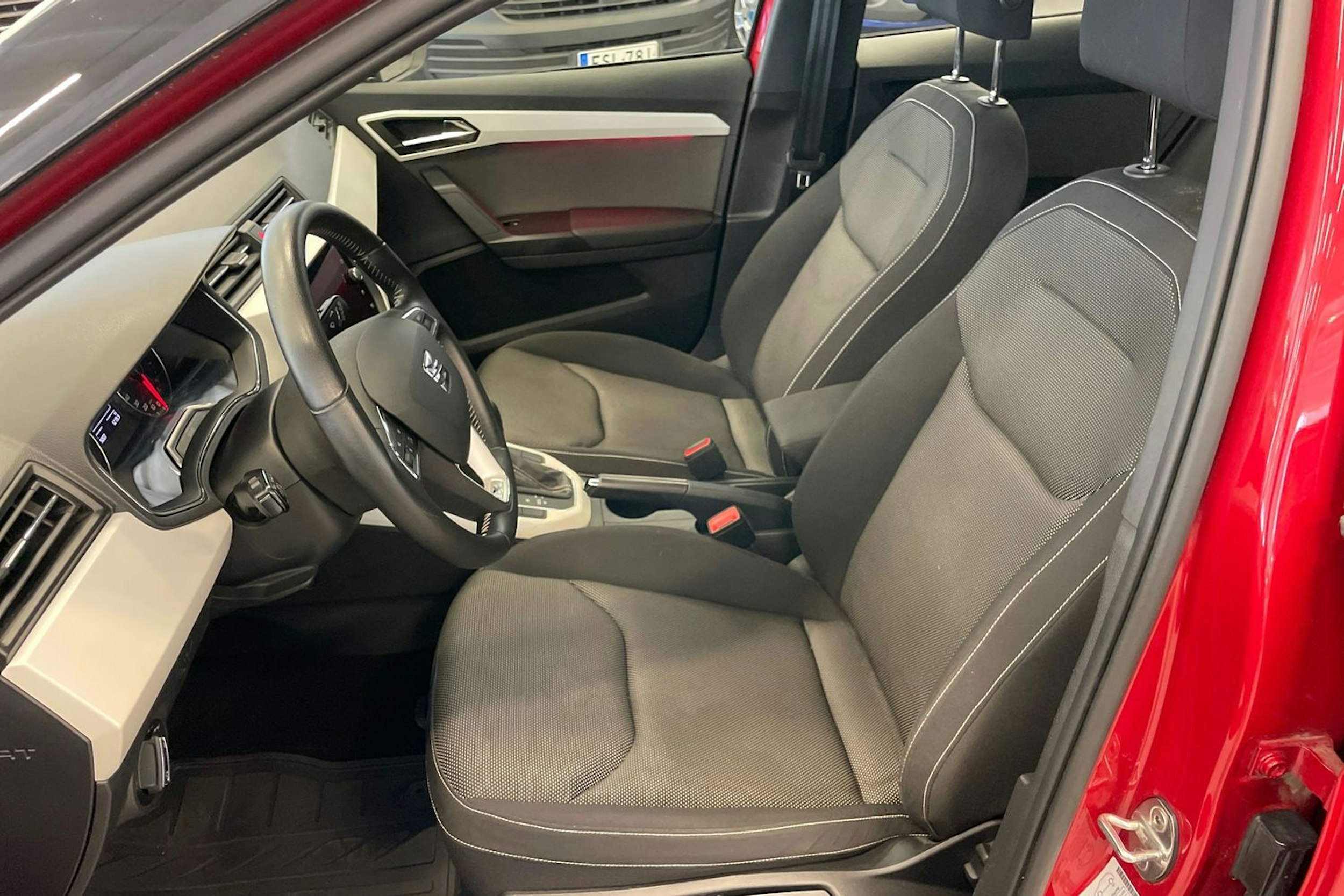 Punainen SEAT Arona 2018 kuva 16.