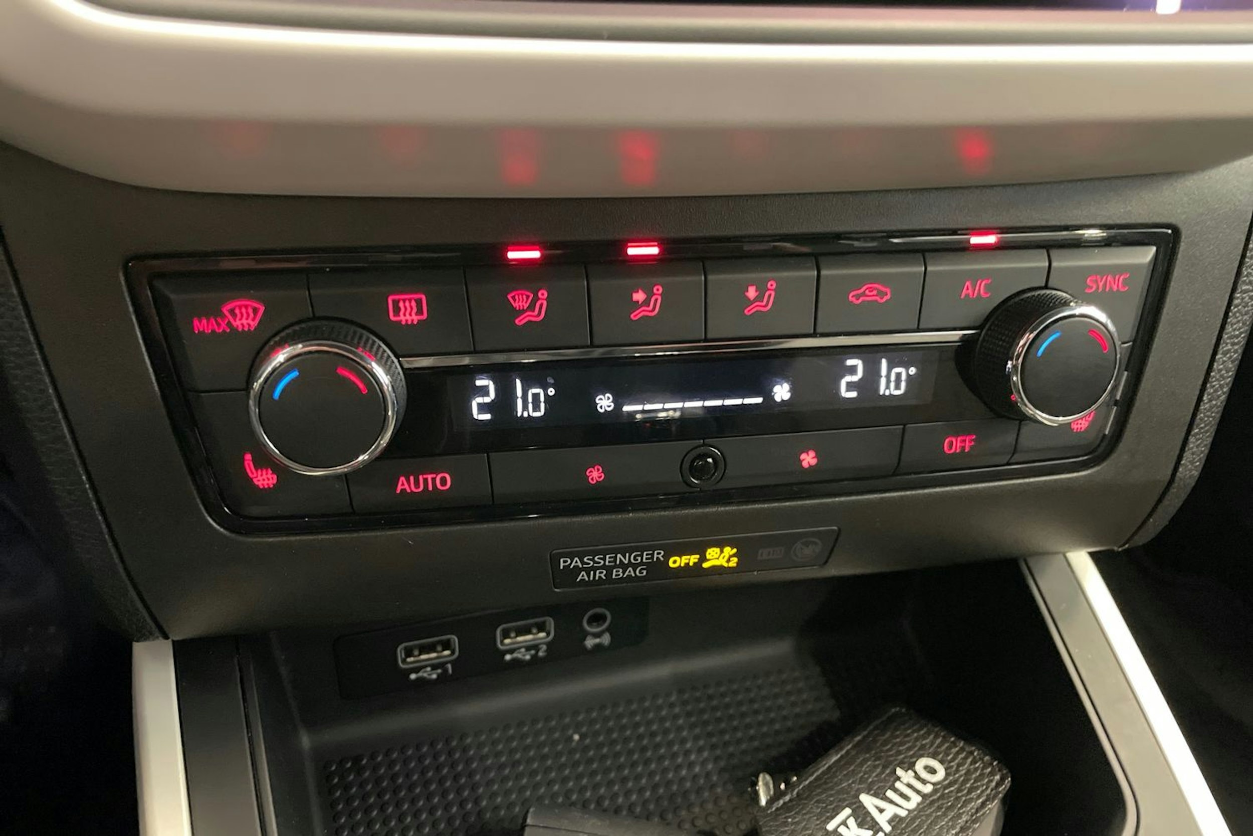 Punainen SEAT Arona 2018 kuva 19.