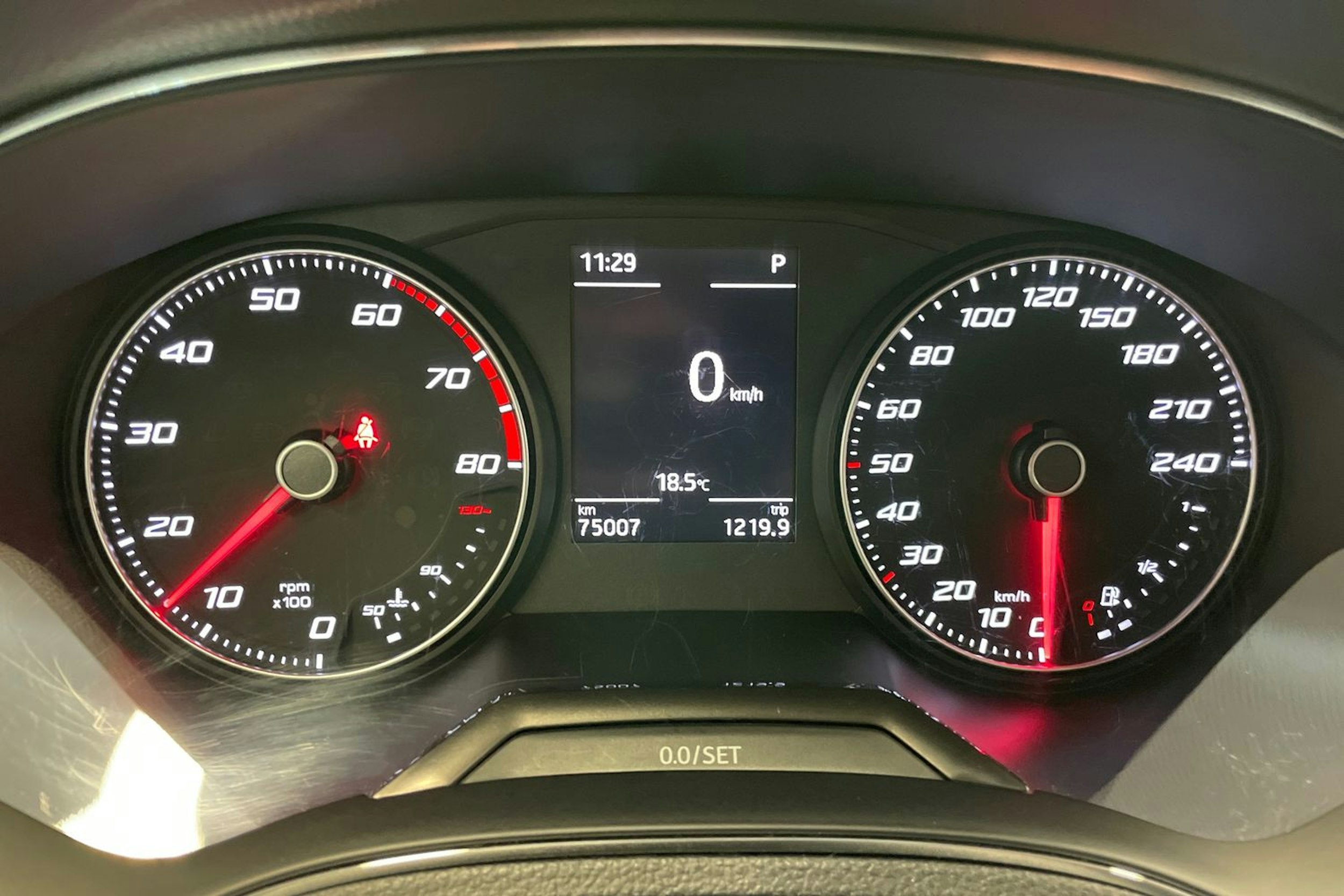 Punainen SEAT Arona 2018 kuva 23.