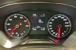 Punainen SEAT Arona 2018 kuva 23.