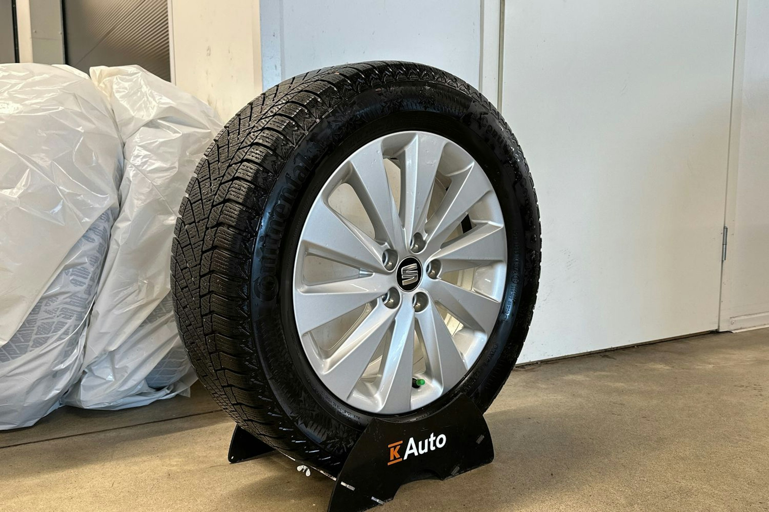 vihreä SEAT Arona 2018 kuva 13.