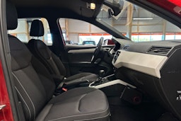 vihreä SEAT Arona 2018 kuva 15.