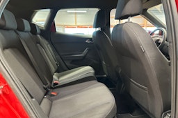 vihreä SEAT Arona 2018 kuva 16.