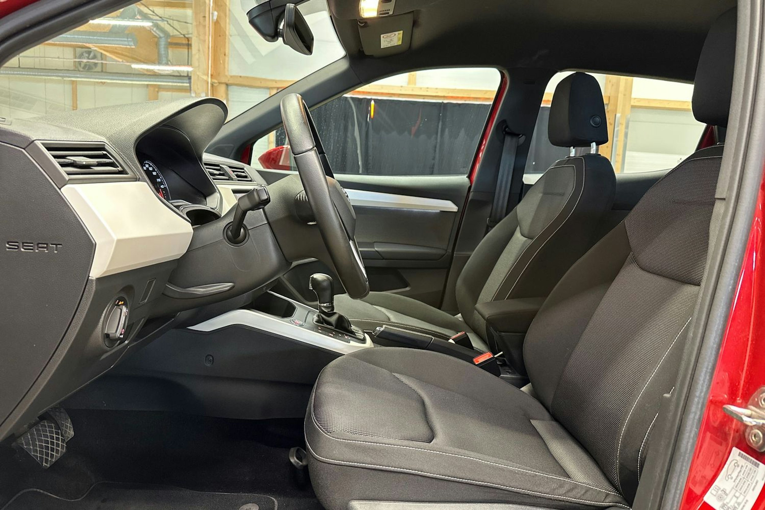 vihreä SEAT Arona 2018 kuva 17.