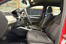 vihreä SEAT Arona 2018 kuva 17.