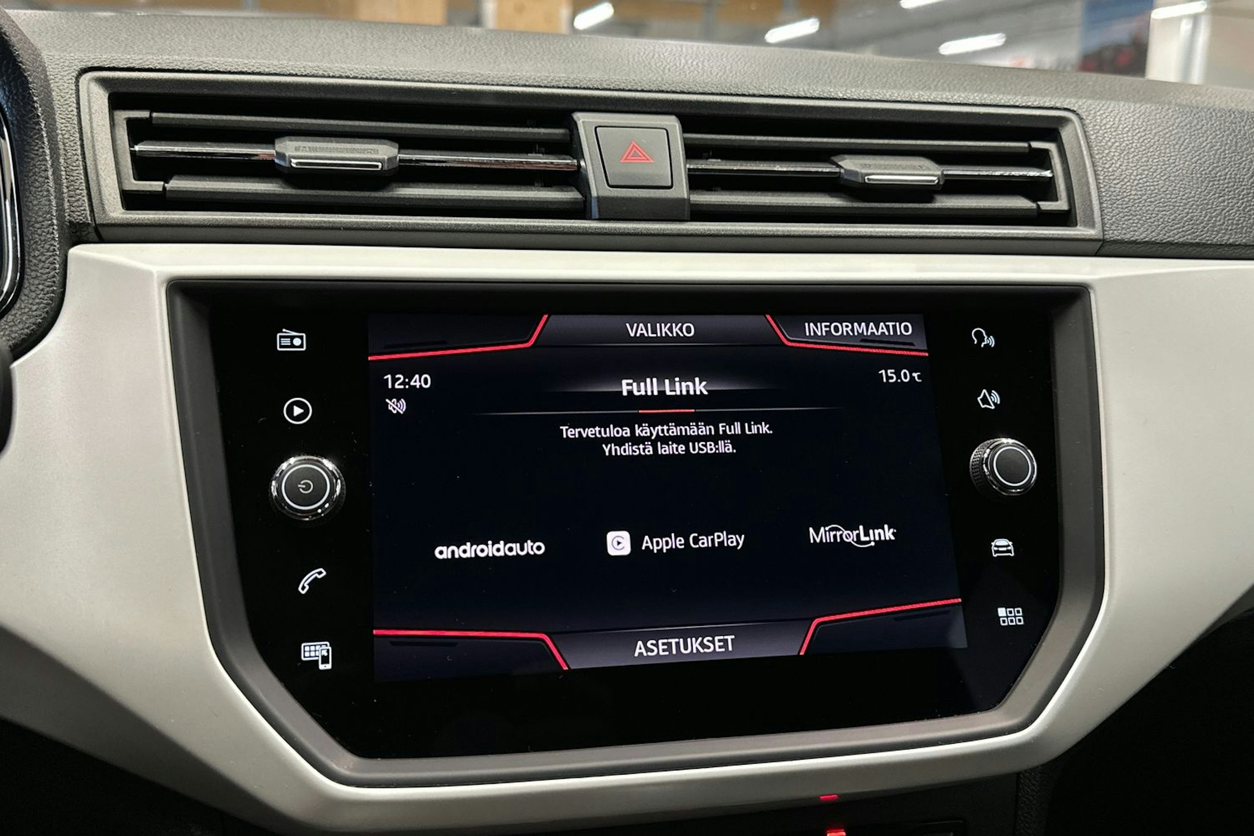 vihreä SEAT Arona 2018 kuva 19.