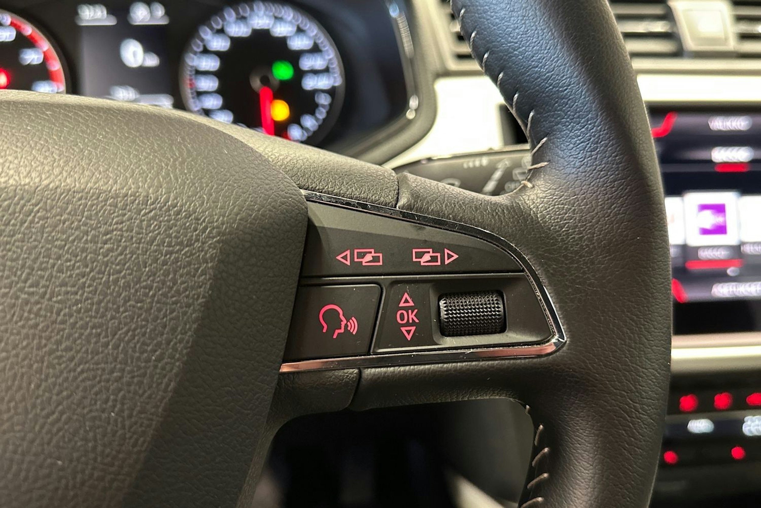 vihreä SEAT Arona 2018 kuva 27.