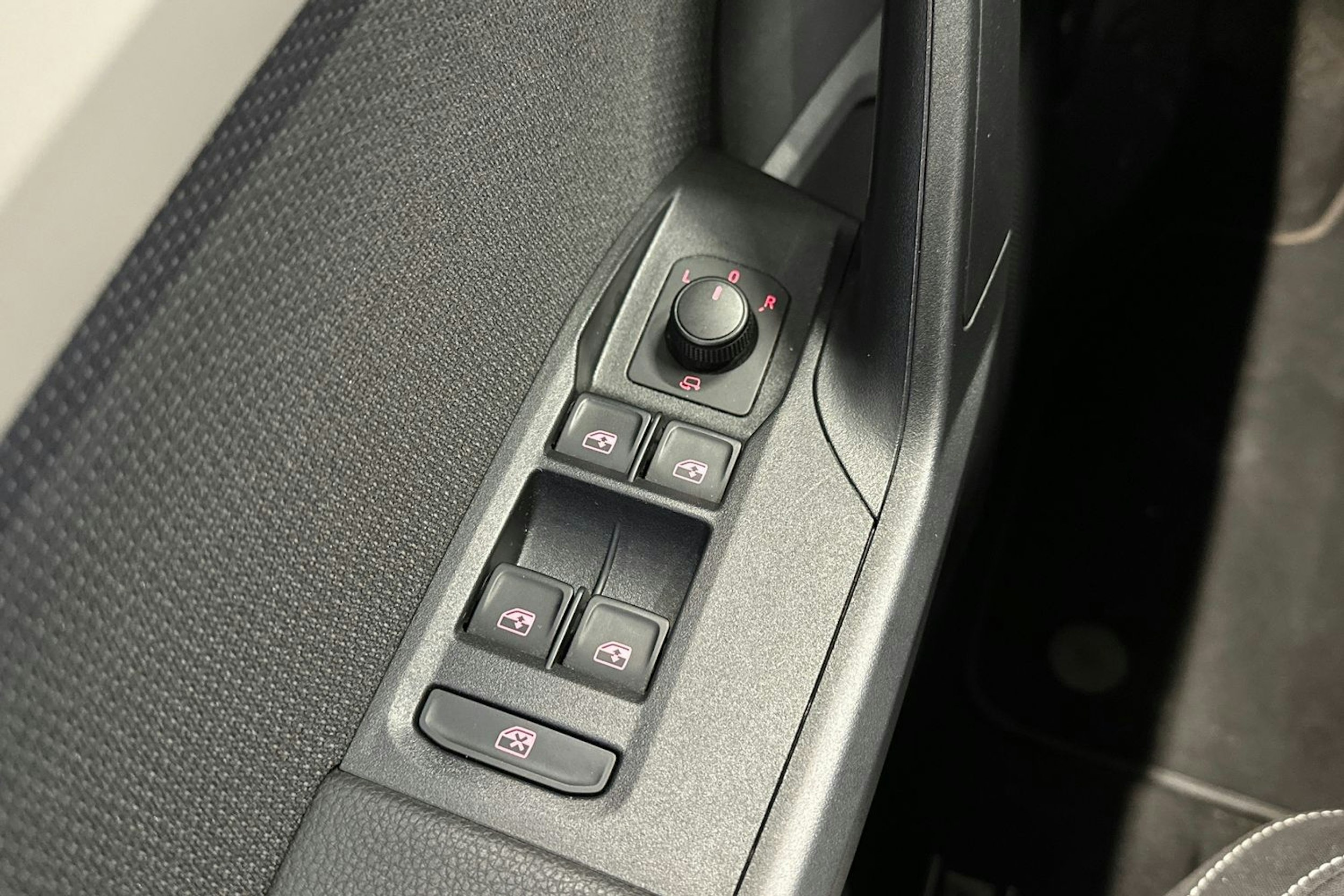 vihreä SEAT Arona 2018 kuva 29.