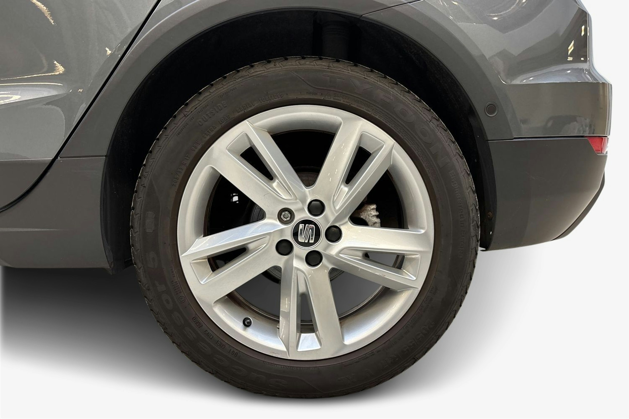 harmaa SEAT Arona 2018 kuva 11.