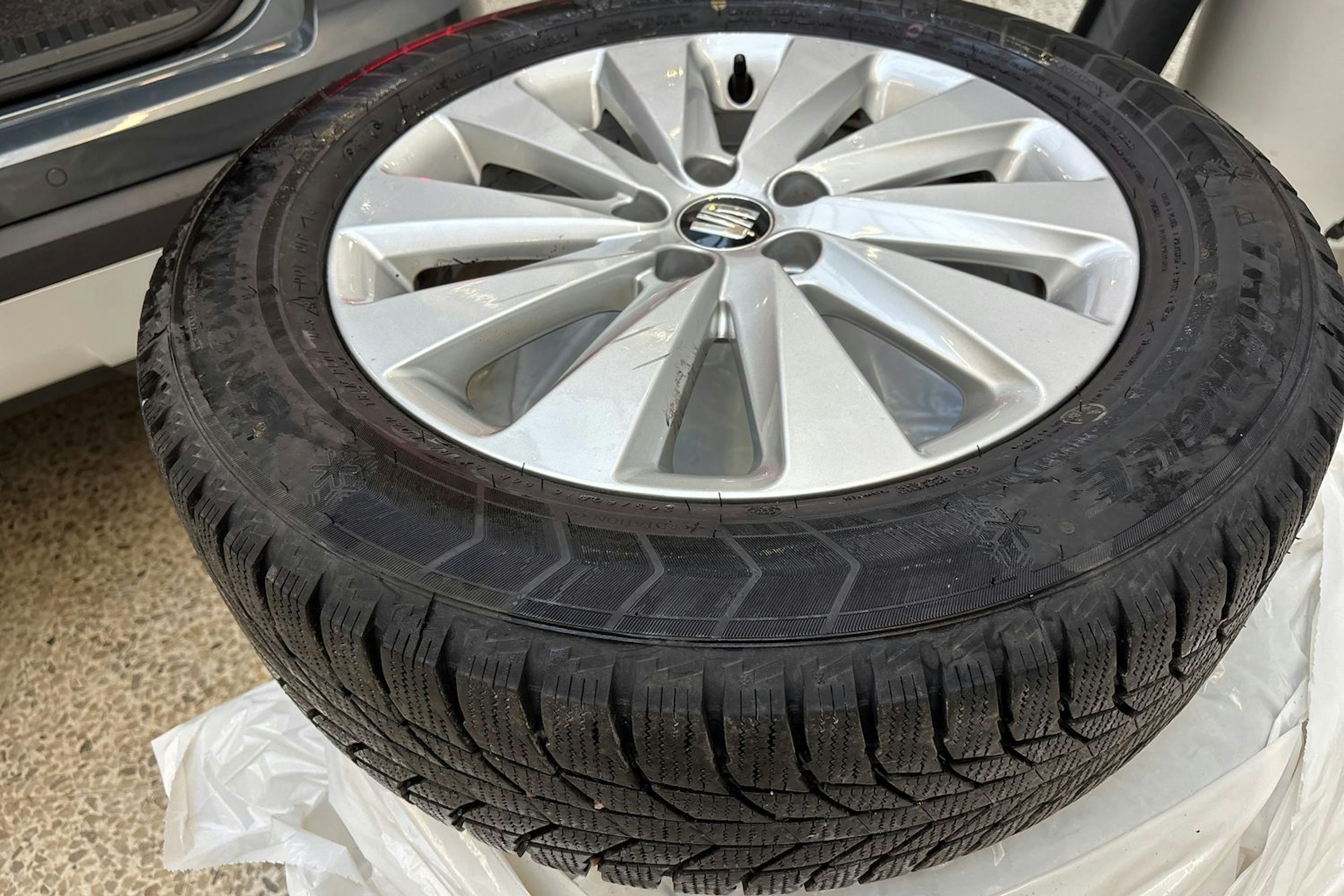 harmaa SEAT Arona 2018 kuva 14.