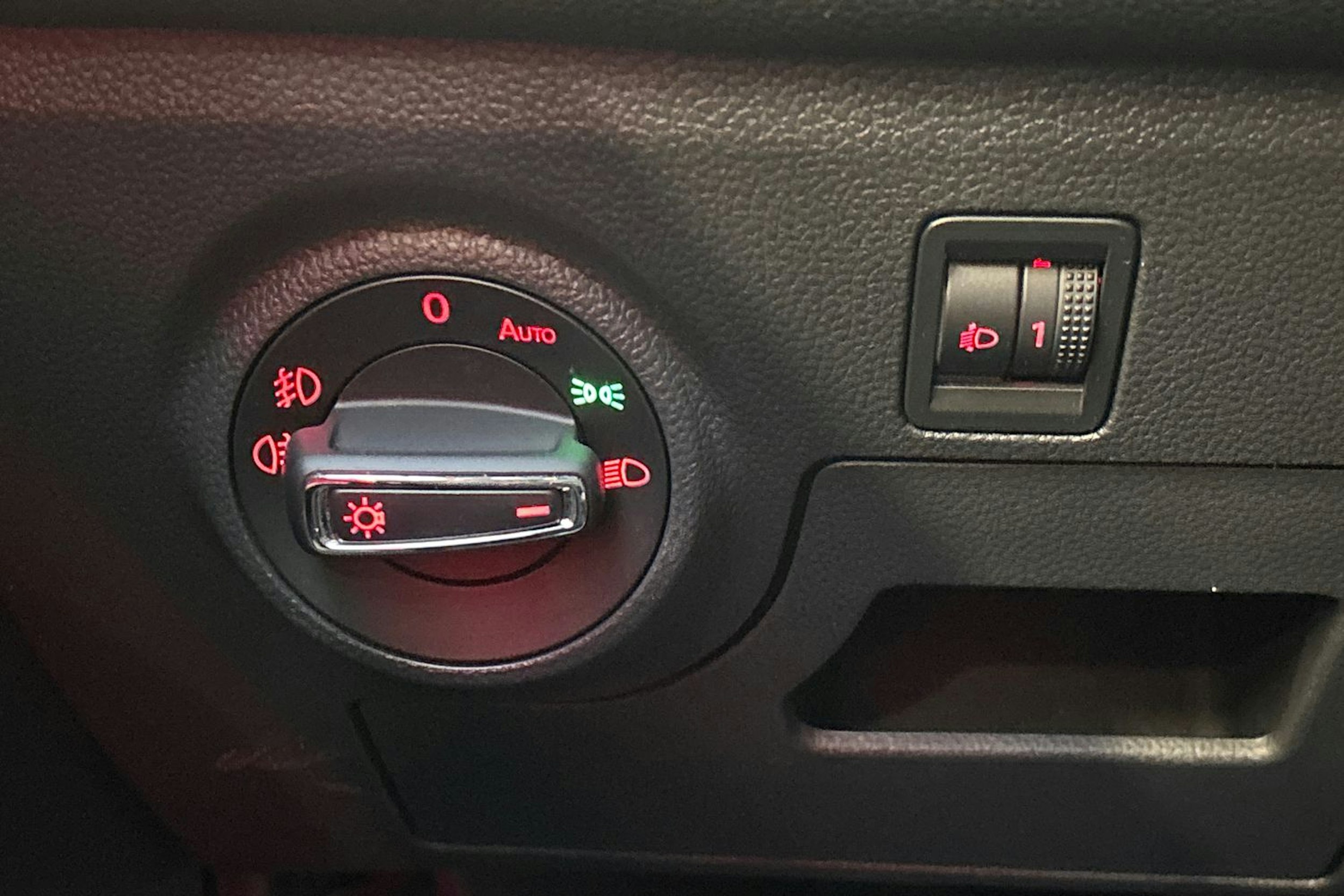 harmaa SEAT Arona 2018 kuva 16.