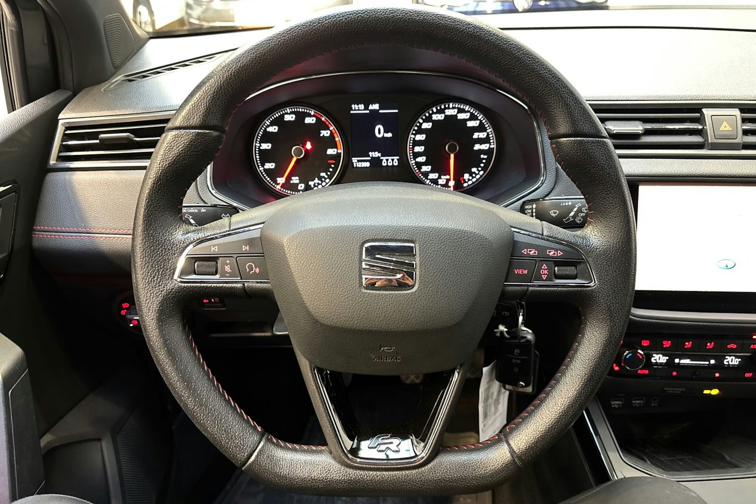harmaa SEAT Arona 2018 kuva 17.