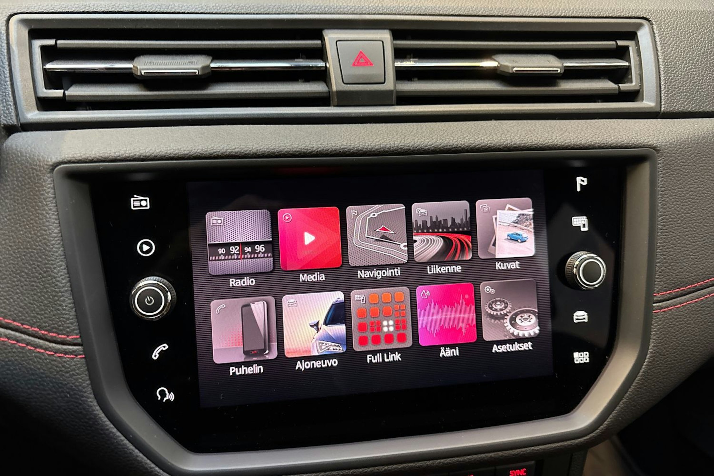 harmaa SEAT Arona 2018 kuva 22.