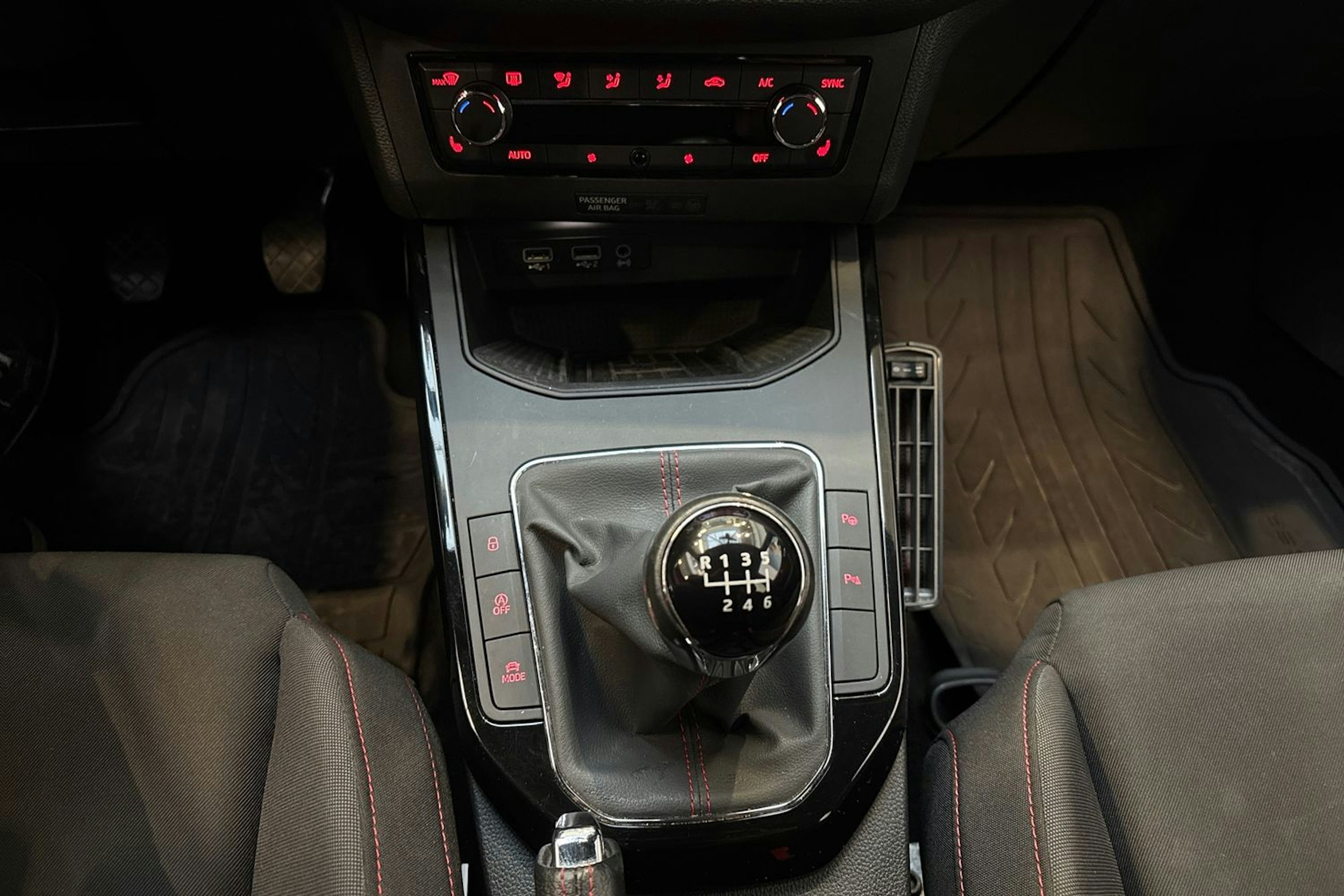 harmaa SEAT Arona 2018 kuva 23.