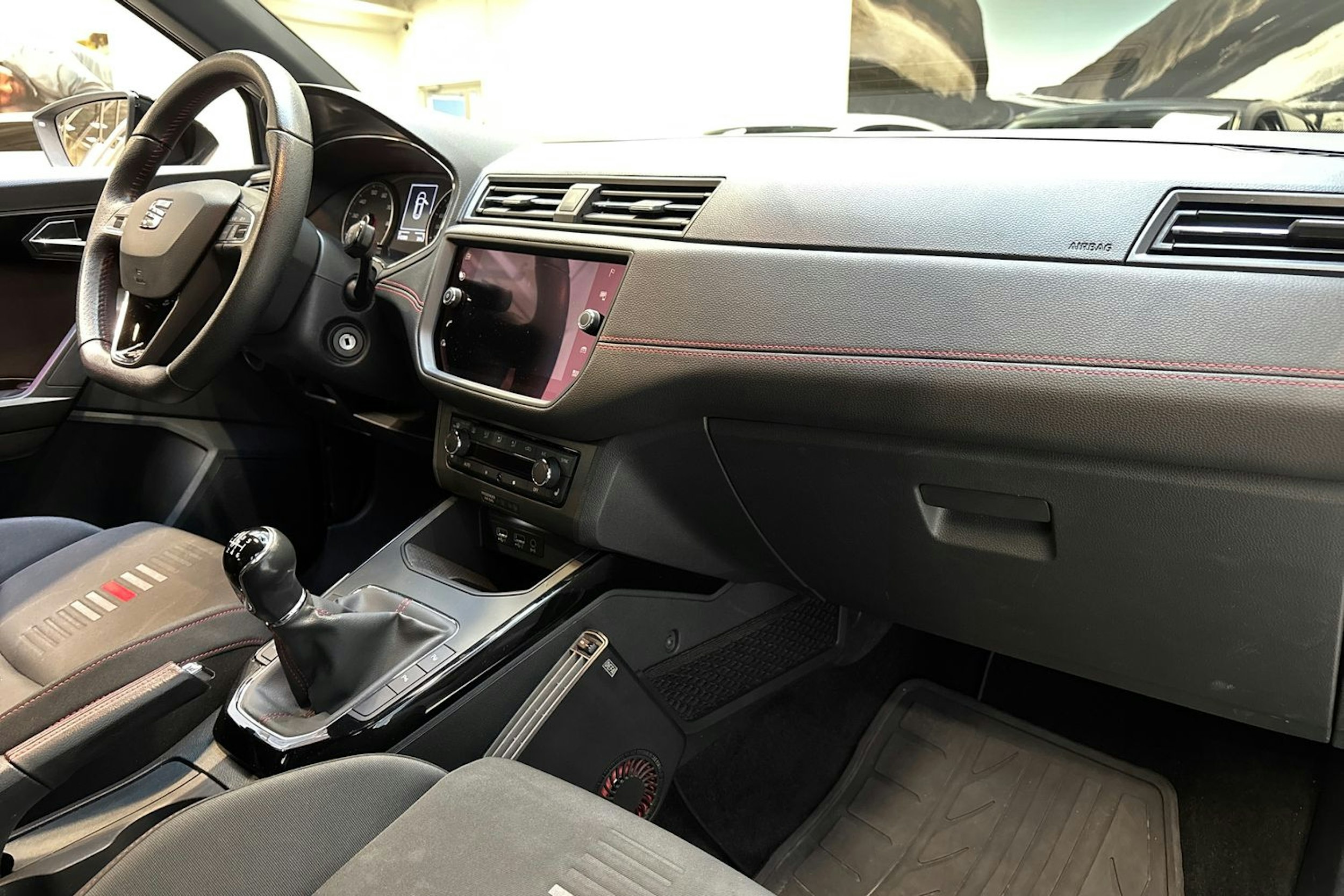 harmaa SEAT Arona 2018 kuva 25.