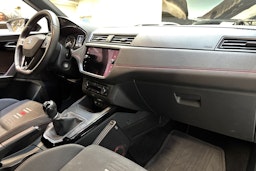 harmaa SEAT Arona 2018 kuva 25.