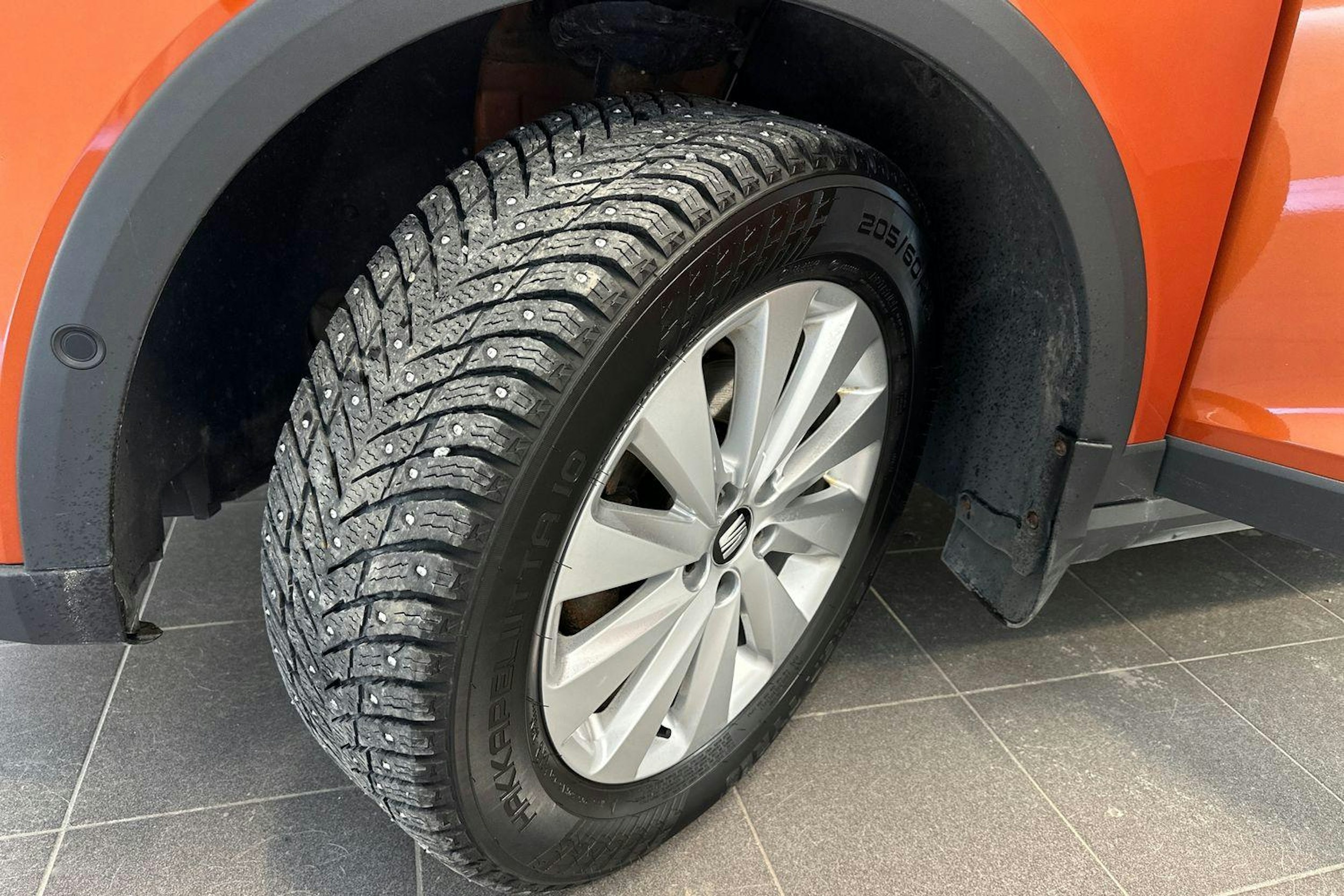 oranssi SEAT Arona 2018 kuva 11.