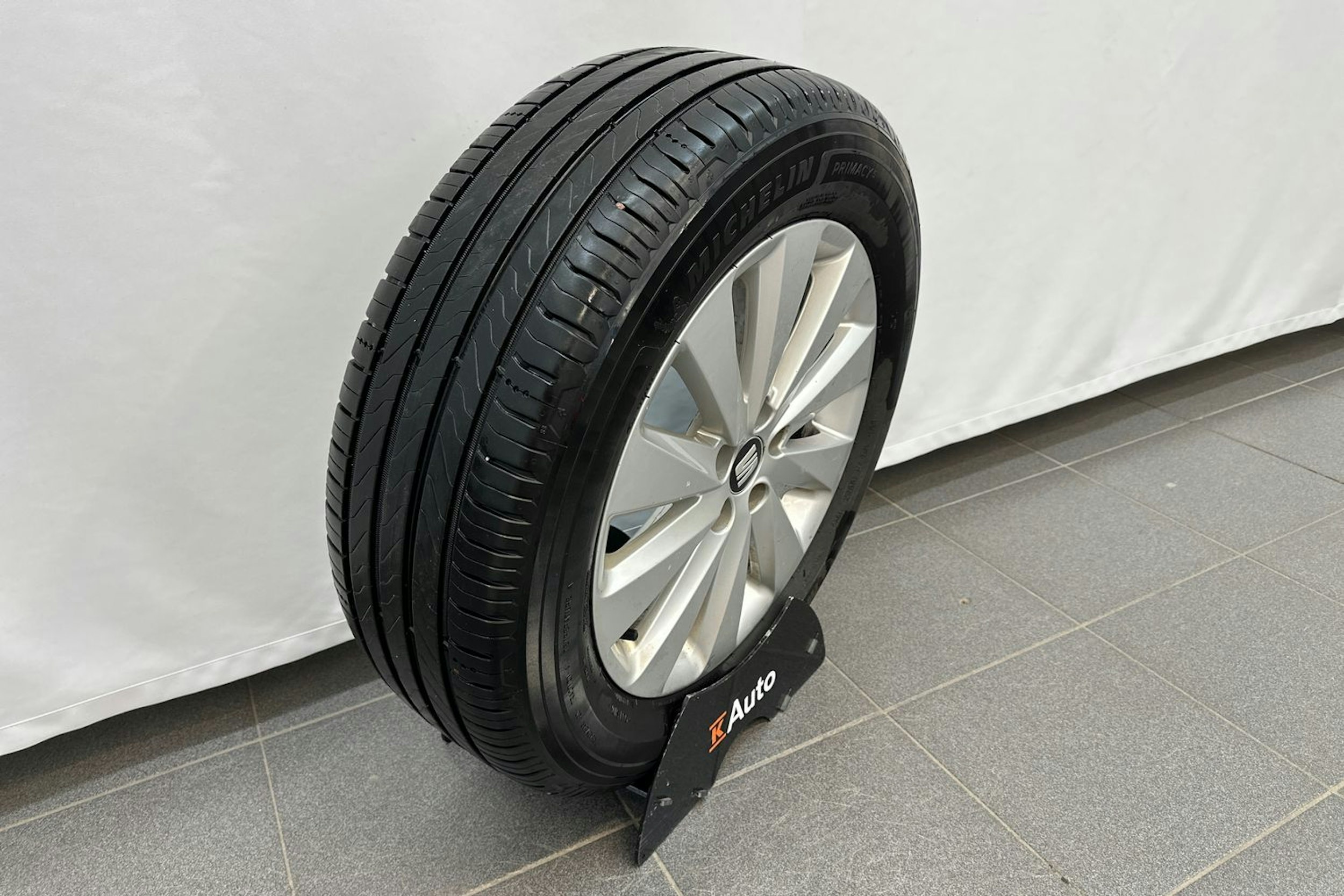 oranssi SEAT Arona 2018 kuva 13.