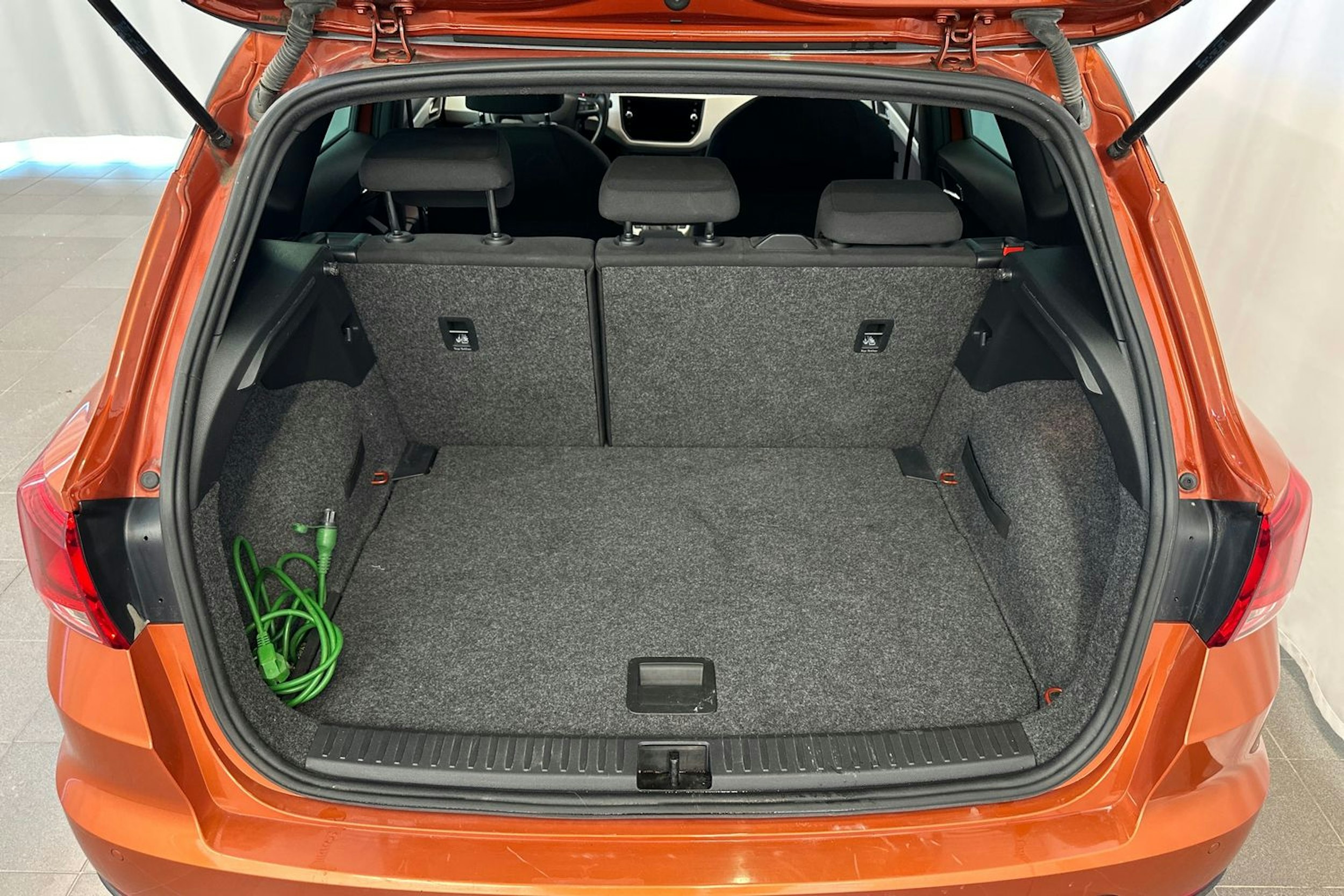 oranssi SEAT Arona 2018 kuva 14.