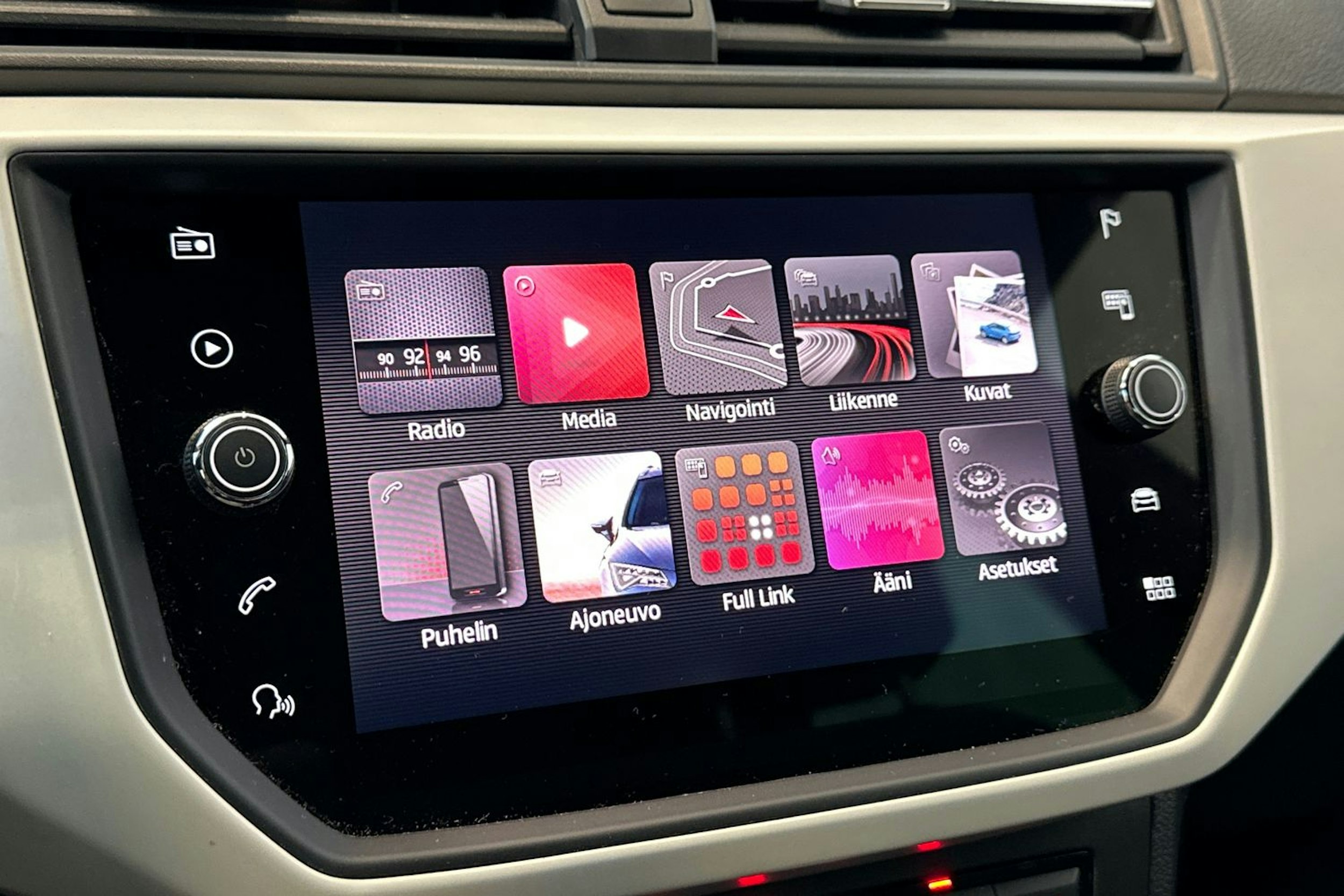 oranssi SEAT Arona 2018 kuva 19.