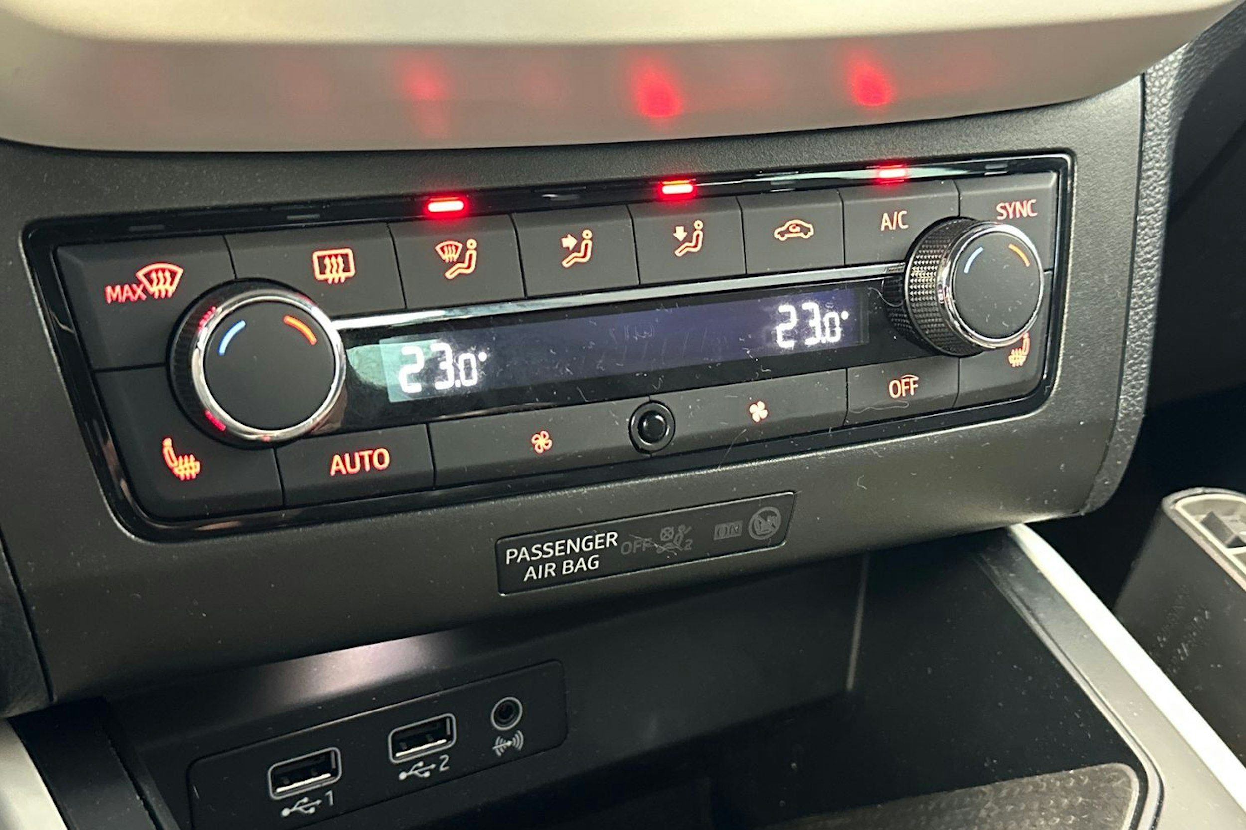 oranssi SEAT Arona 2018 kuva 20.