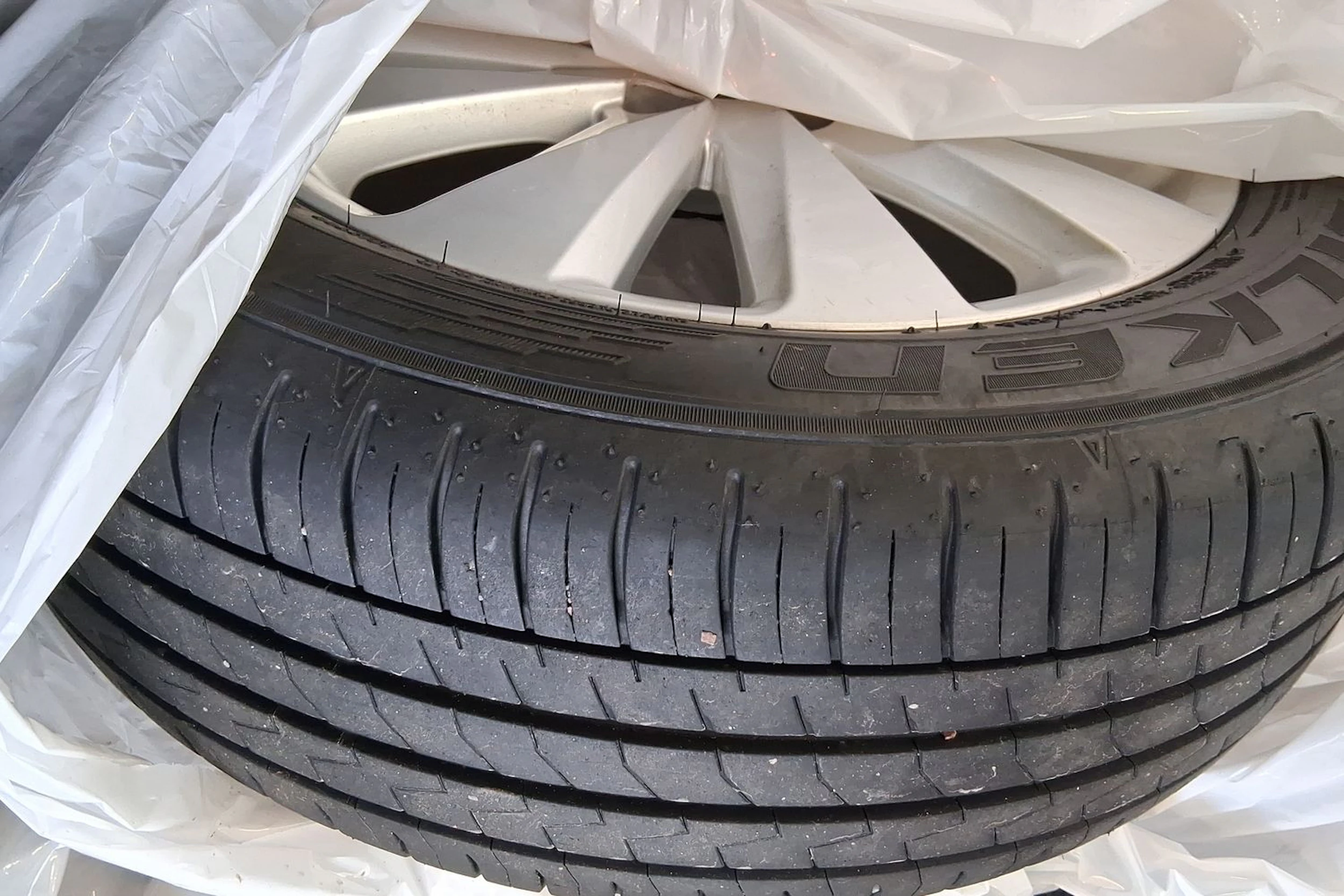 punainen SEAT Arona 2019 kuva 12.