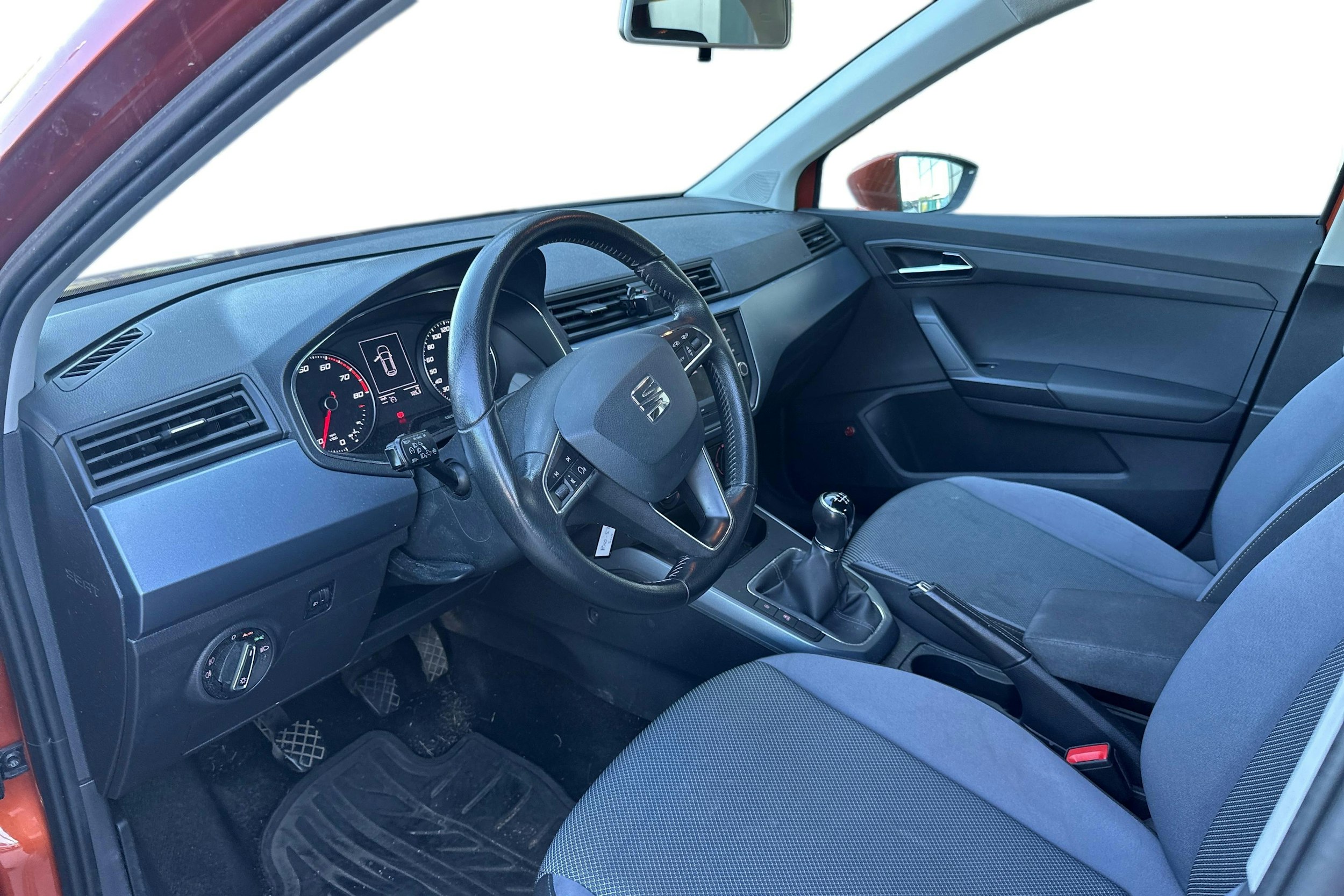 Oranssi SEAT Arona 2019 kuva 3.