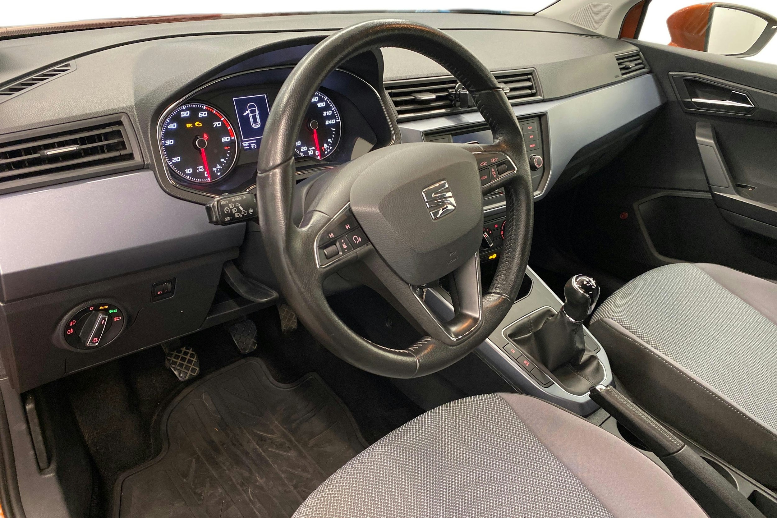 Oranssi SEAT Arona 2019 kuva 7.