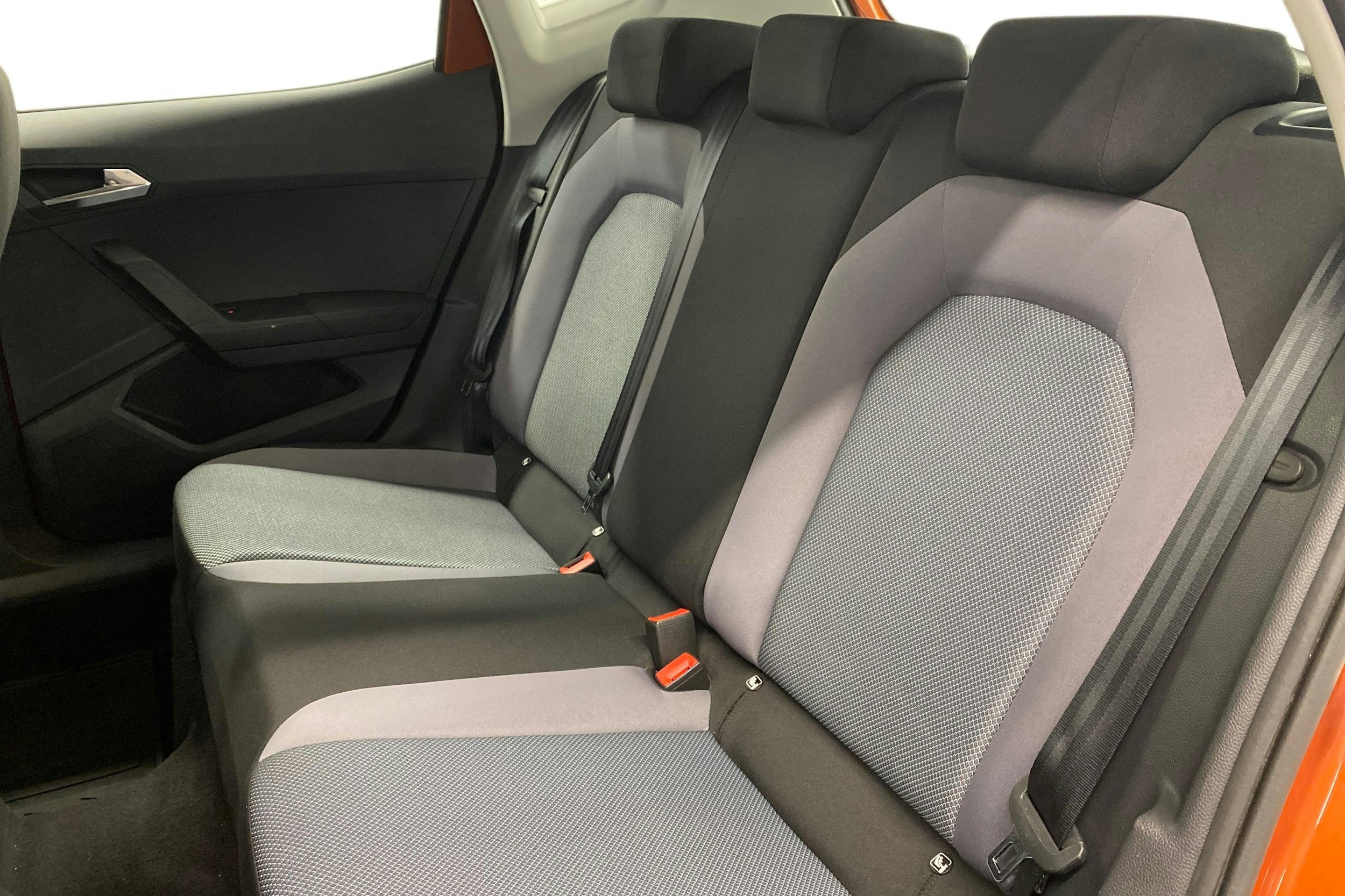 Oranssi SEAT Arona 2019 kuva 10.