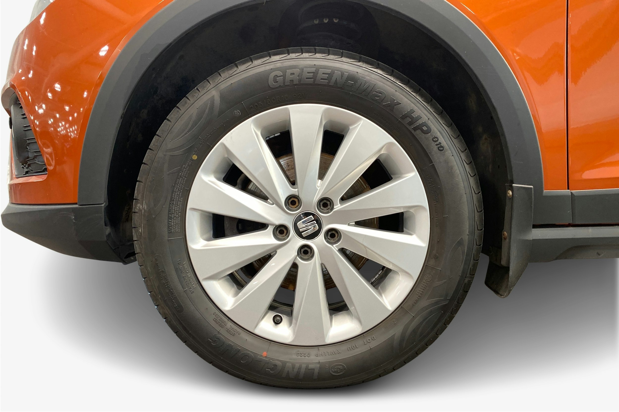 Oranssi SEAT Arona 2019 kuva 11.