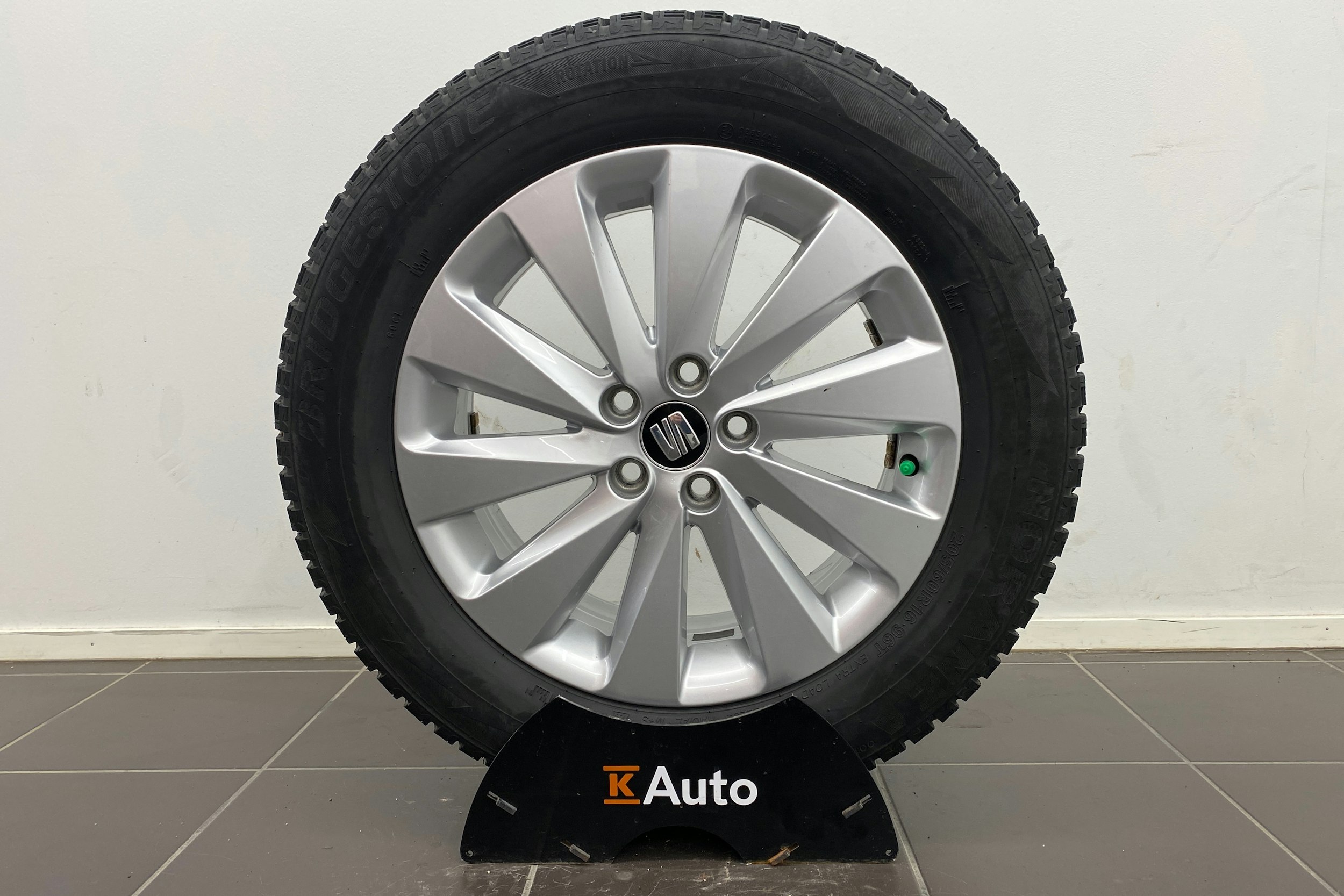Oranssi SEAT Arona 2019 kuva 14.