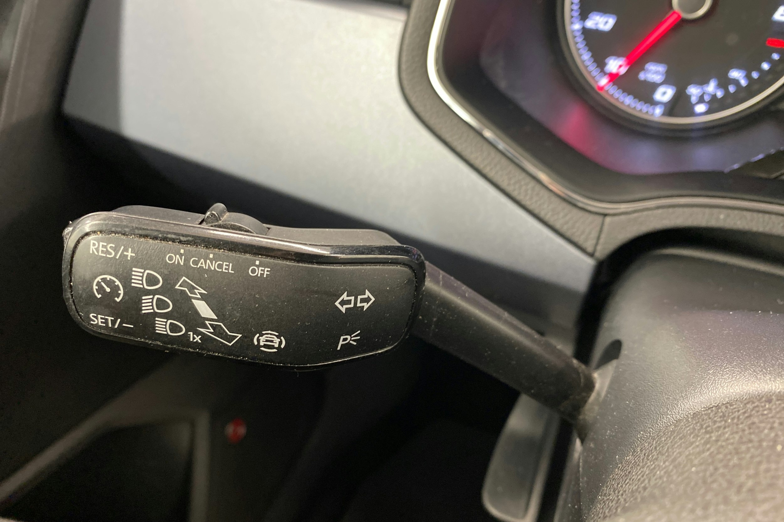 Oranssi SEAT Arona 2019 kuva 19.