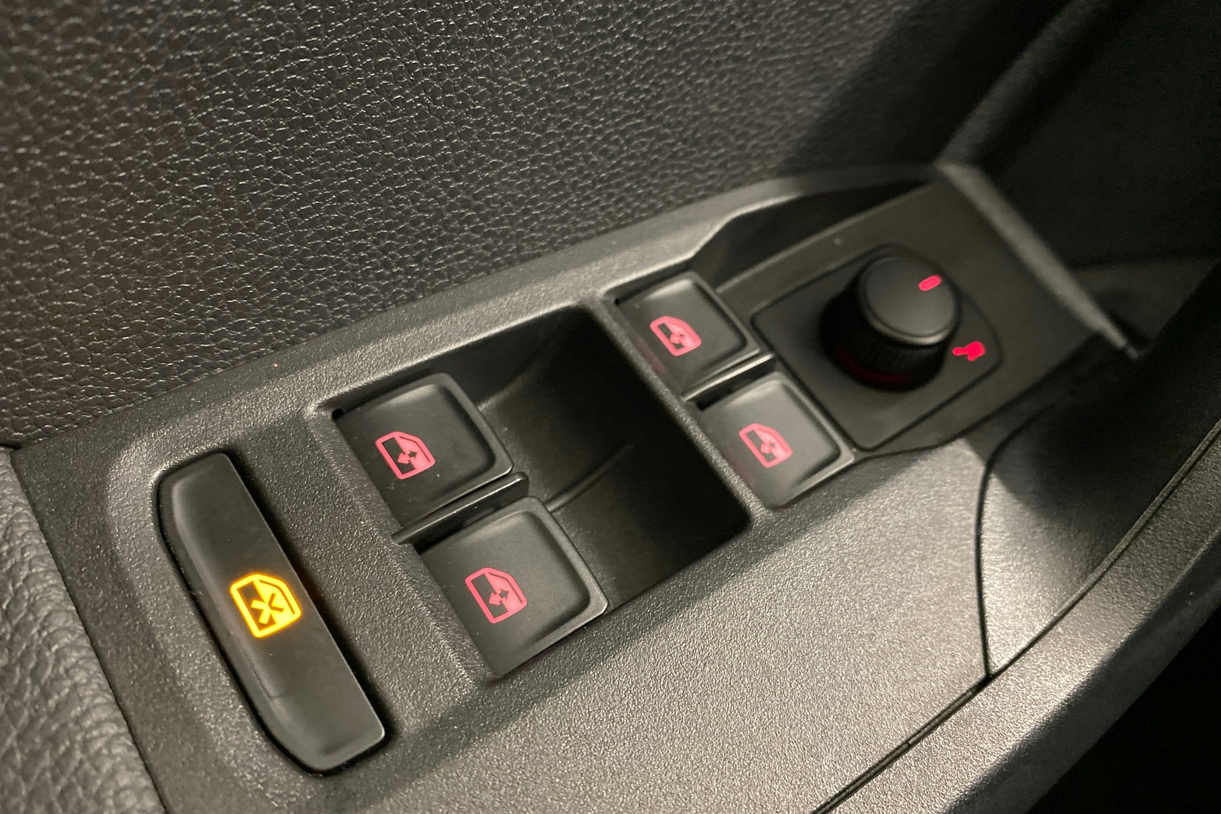 Oranssi SEAT Arona 2019 kuva 20.