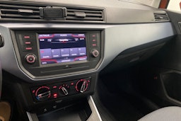 Oranssi SEAT Arona 2019 kuva 22.