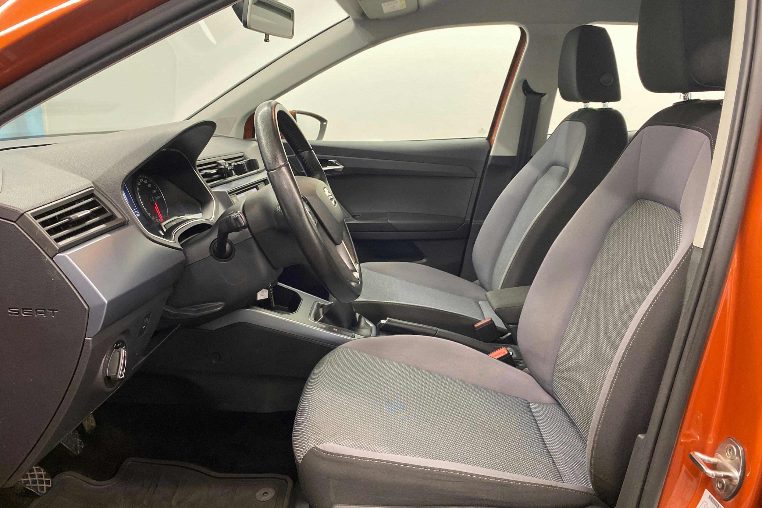 Oranssi SEAT Arona 2019 kuva 27.