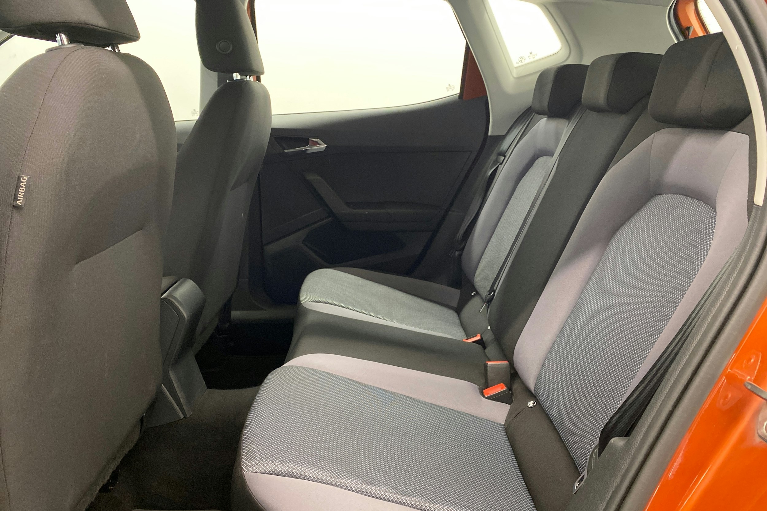 Oranssi SEAT Arona 2019 kuva 28.