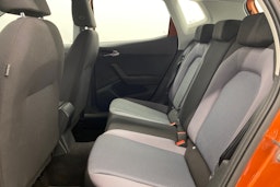 Oranssi SEAT Arona 2019 kuva 28.