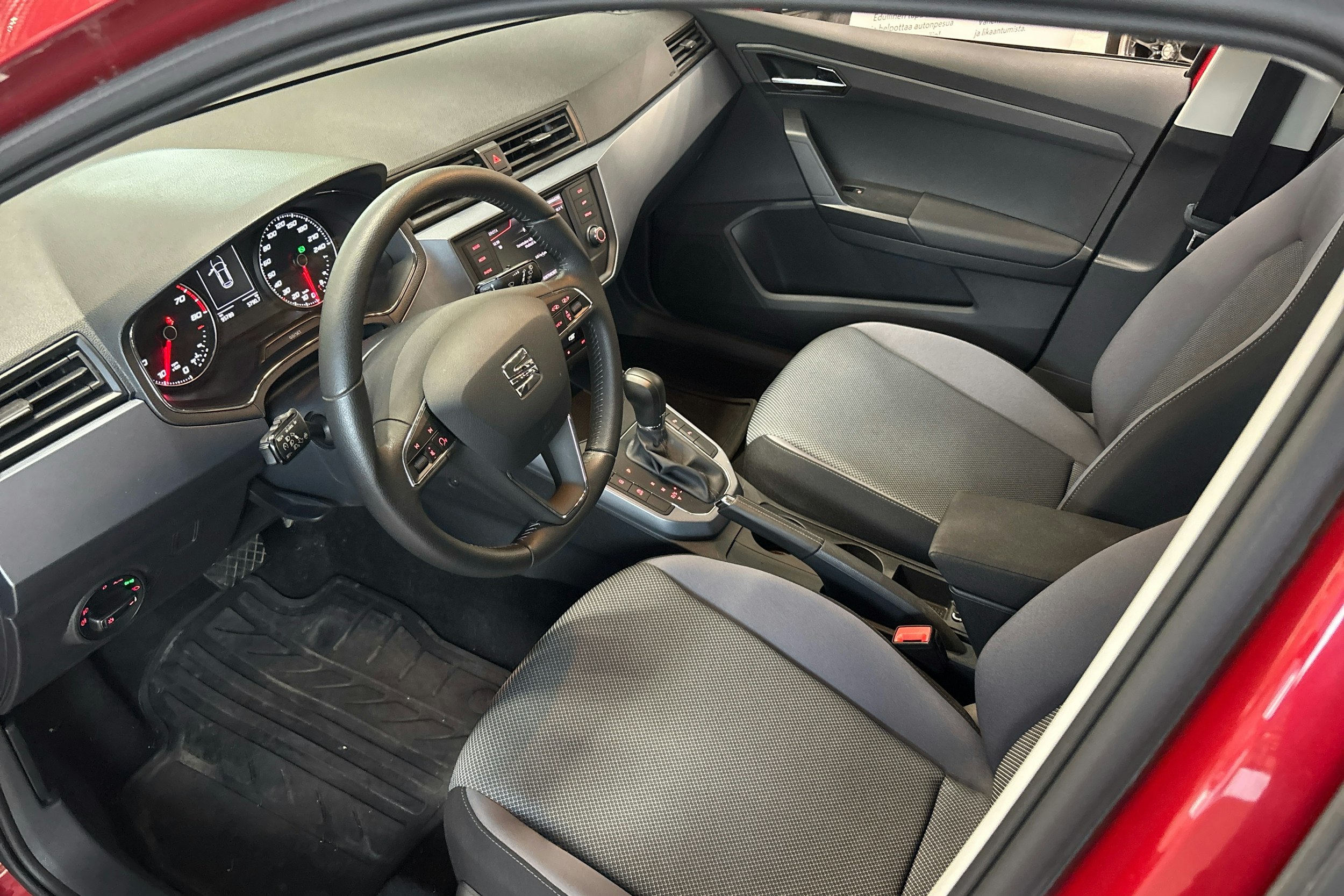vihreä SEAT Arona 2019 kuva 3.