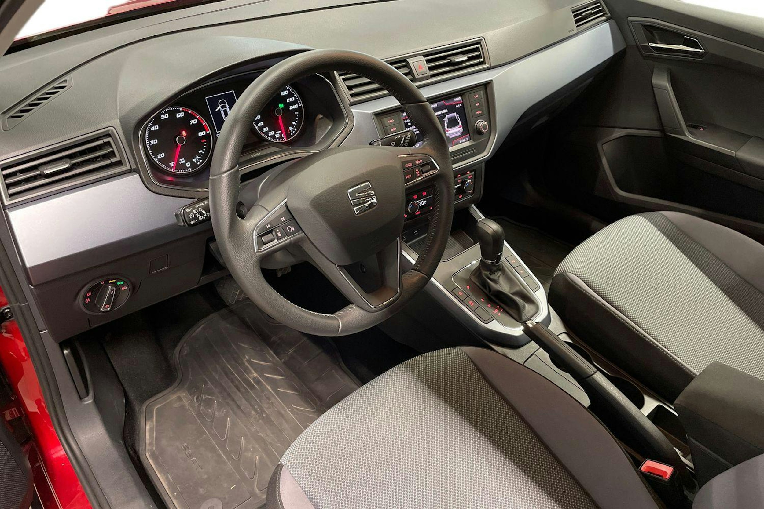 vihreä SEAT Arona 2019 kuva 6.