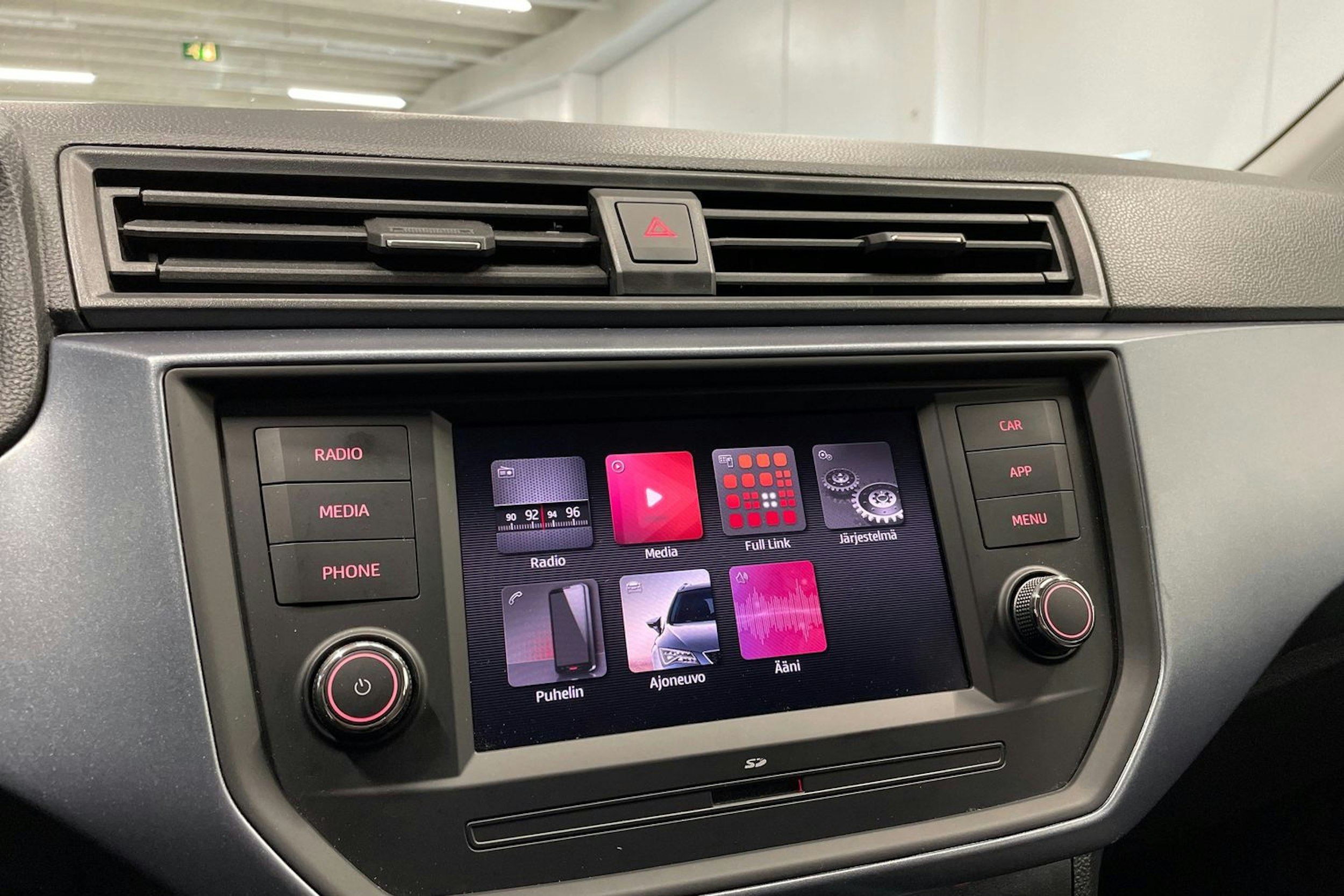 vihreä SEAT Arona 2019 kuva 16.