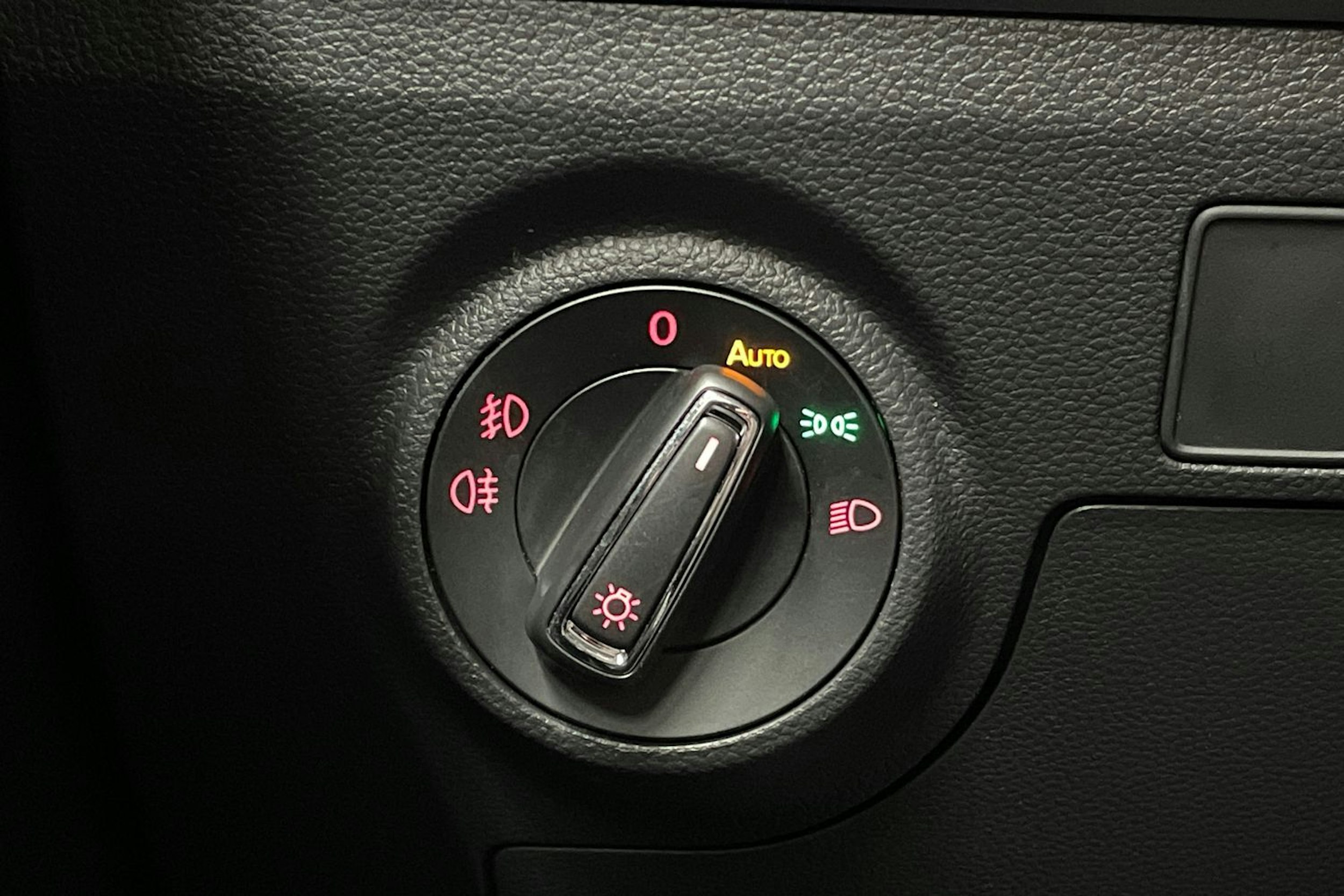 vihreä SEAT Arona 2019 kuva 21.
