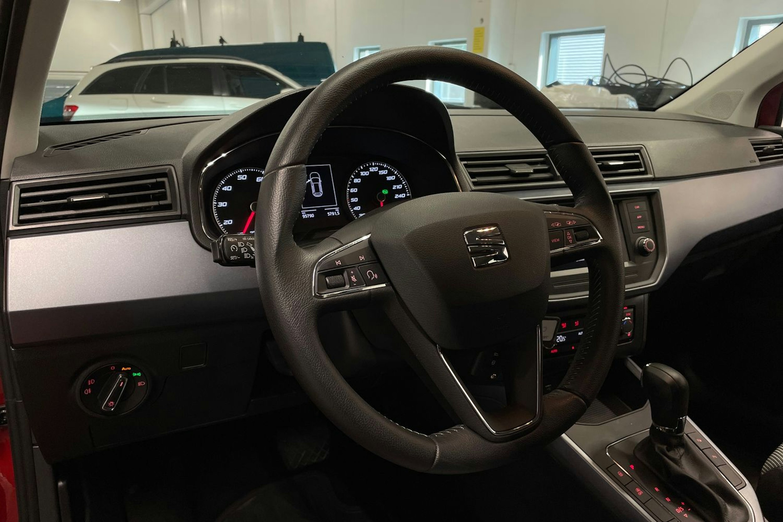 vihreä SEAT Arona 2019 kuva 24.
