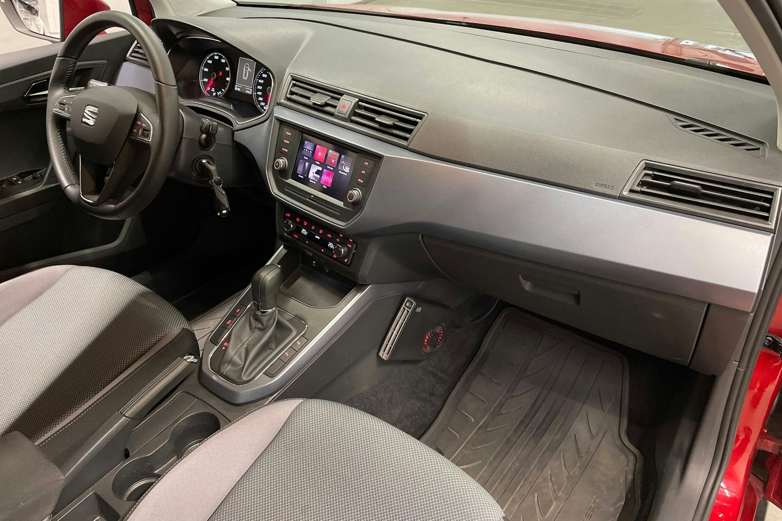 vihreä SEAT Arona 2019 kuva 26.