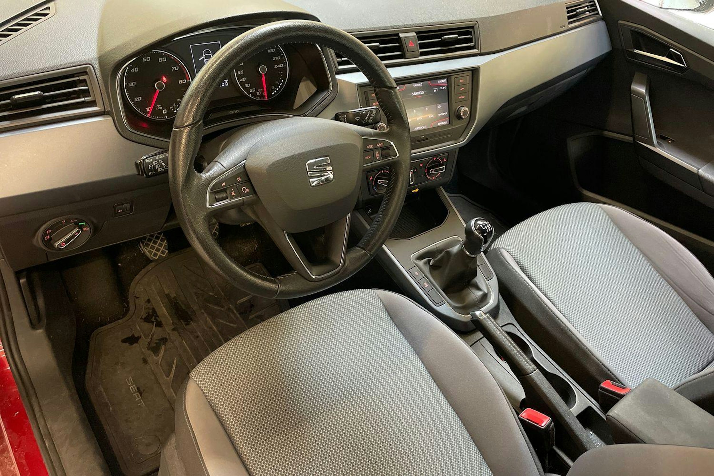 punainen SEAT Arona 2019 kuva 3.