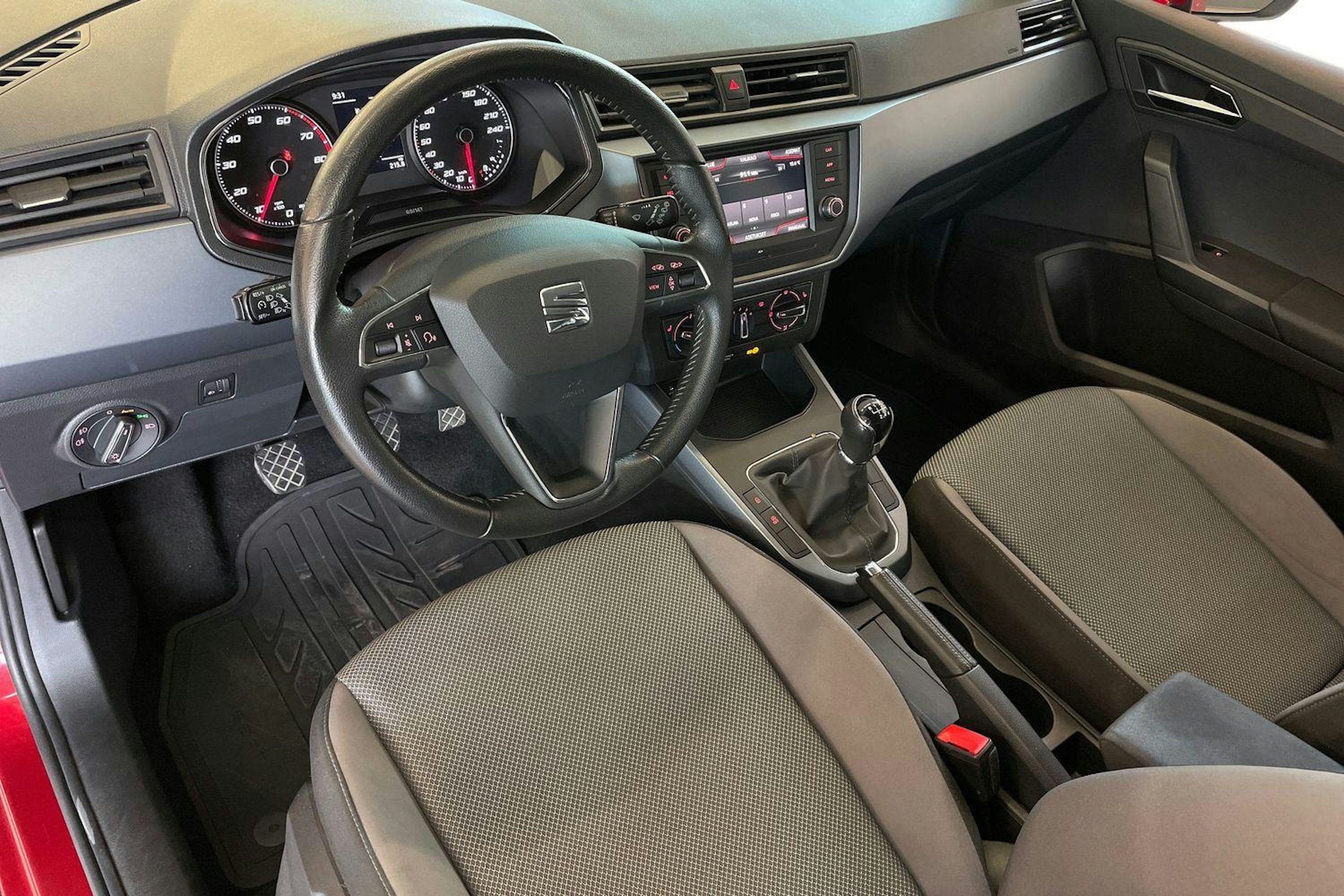 punainen SEAT Arona 2019 kuva 7.