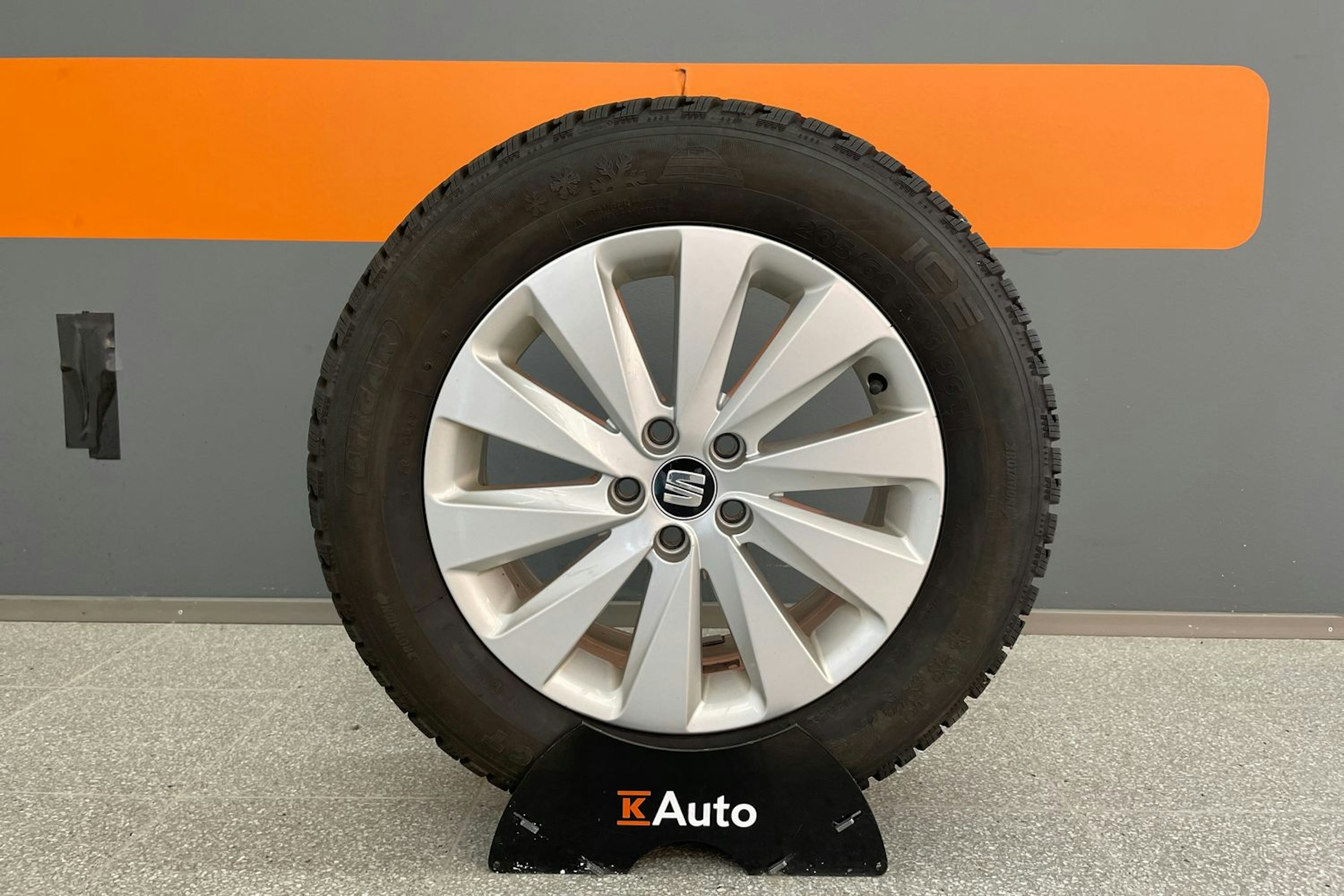 punainen SEAT Arona 2019 kuva 13.
