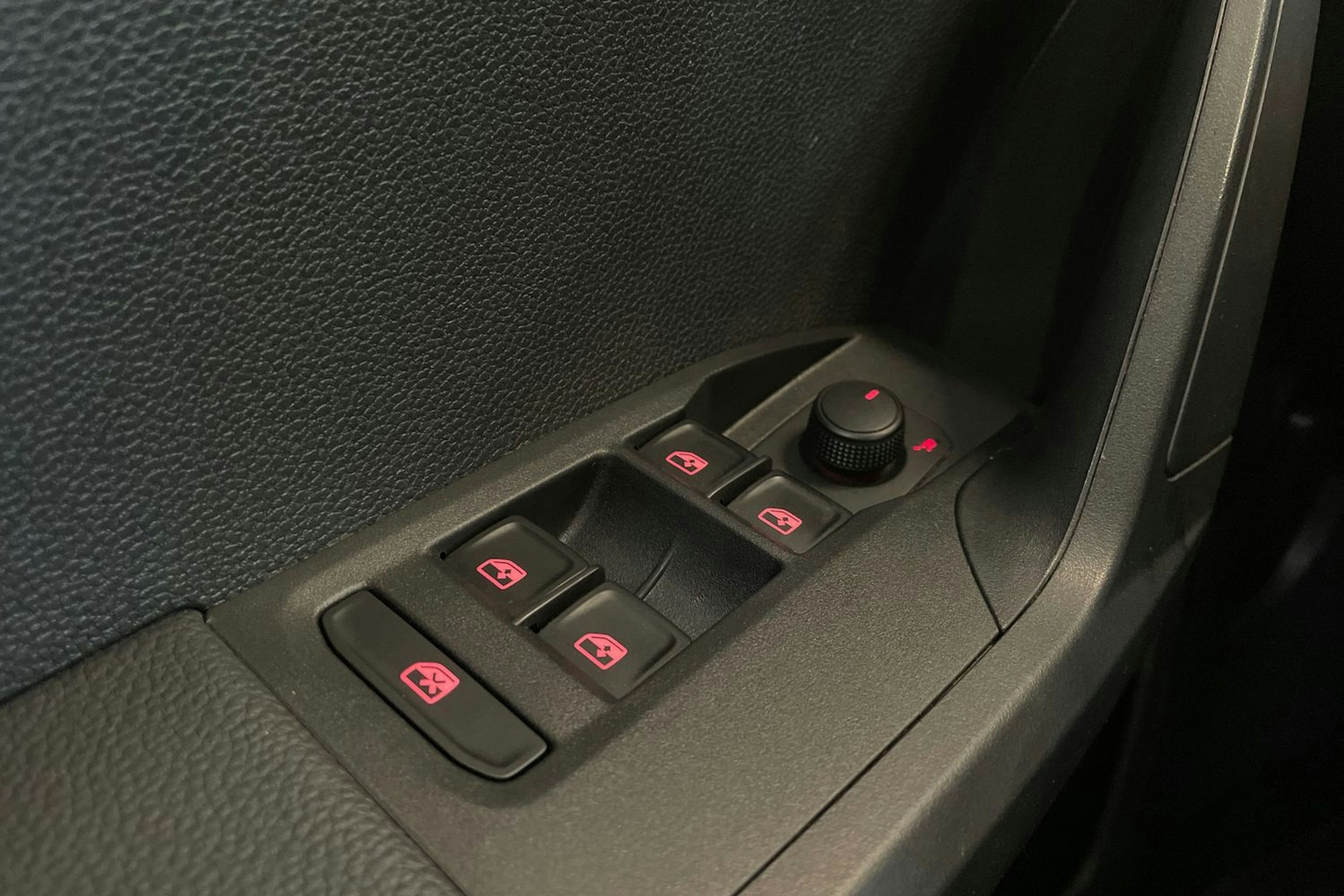 punainen SEAT Arona 2019 kuva 21.